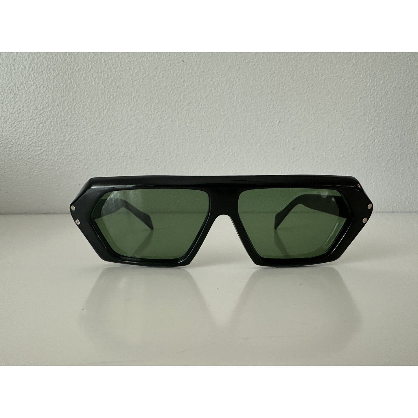 VINTAGE *NEW* 1970's Glam Unisex Sunglasses Black Hex Frame