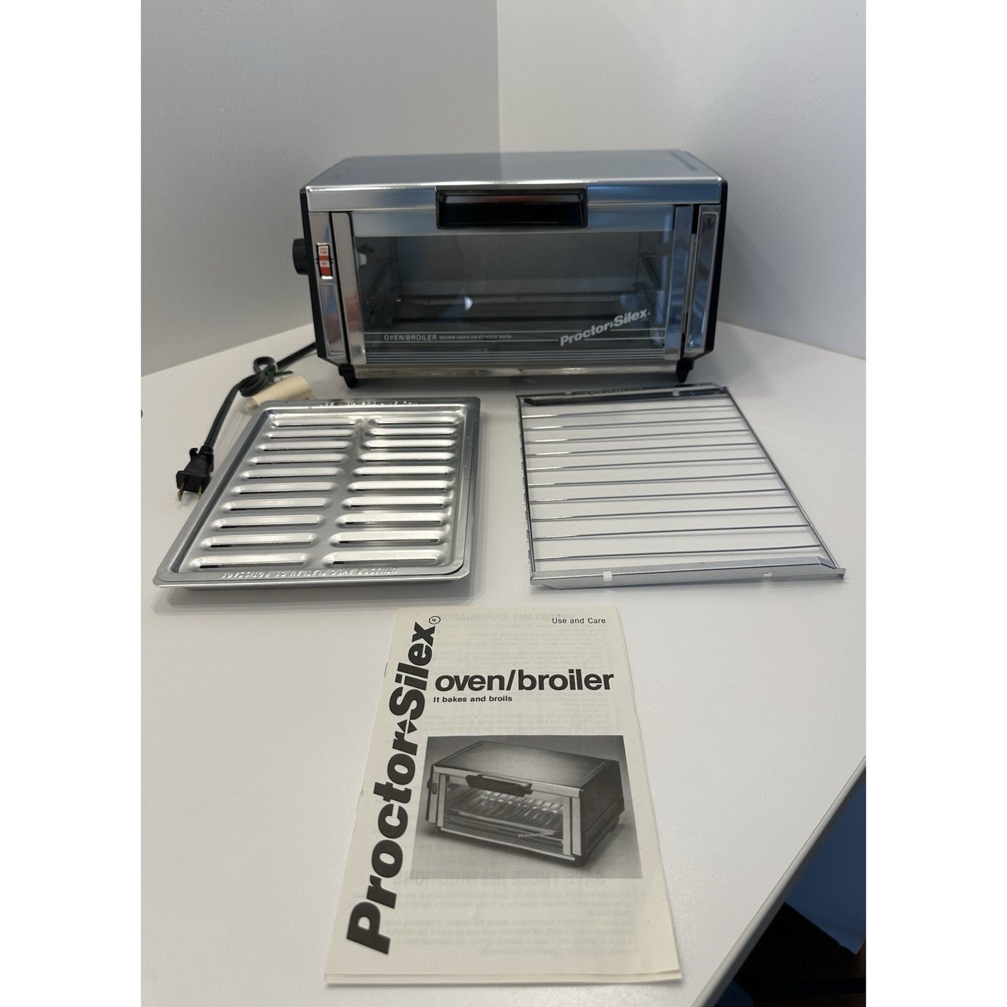 VINTAGE *PRISTINE* 80's Proctor-Silex RLOCCU Black Oven Toaster Broiler Unused