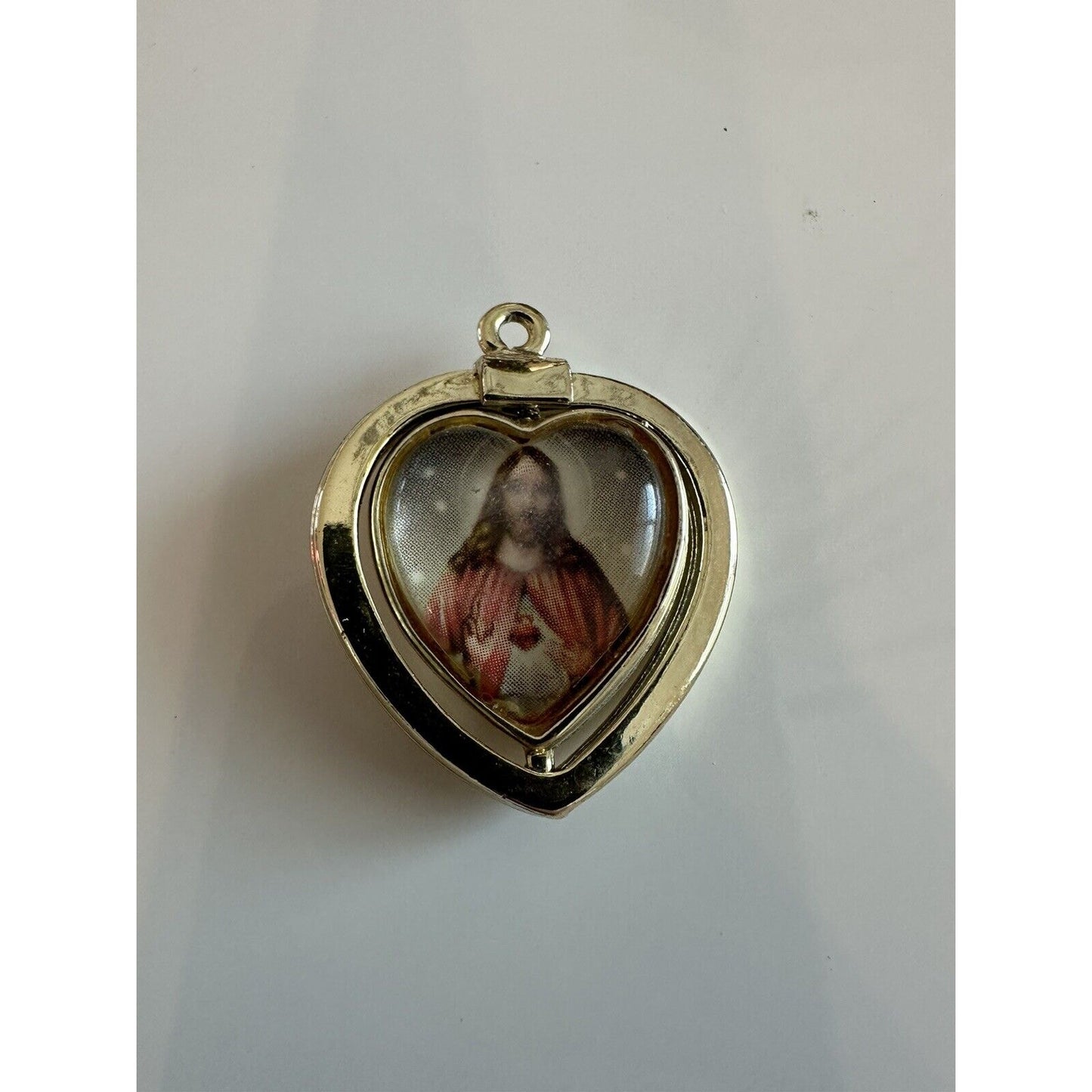 VINTAGE *NEW* Gold-Tone Heart Pendant with Jesus/Queen Art Spinner