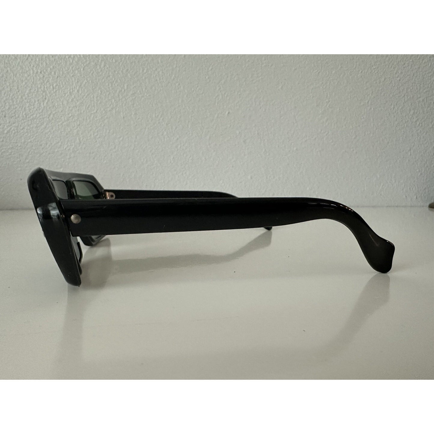 VINTAGE *NEW* 1970's Glam Unisex Sunglasses Black Hex Frame