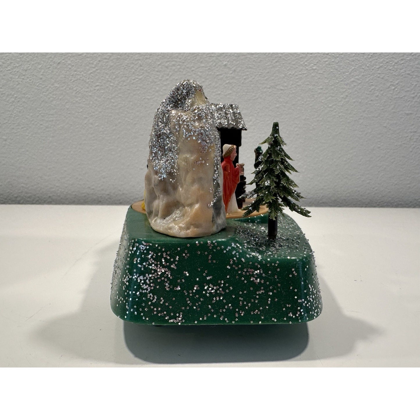 VINTAGE *NEW* 1970's Hand Painted Nativity Set Movable Stage Music Box