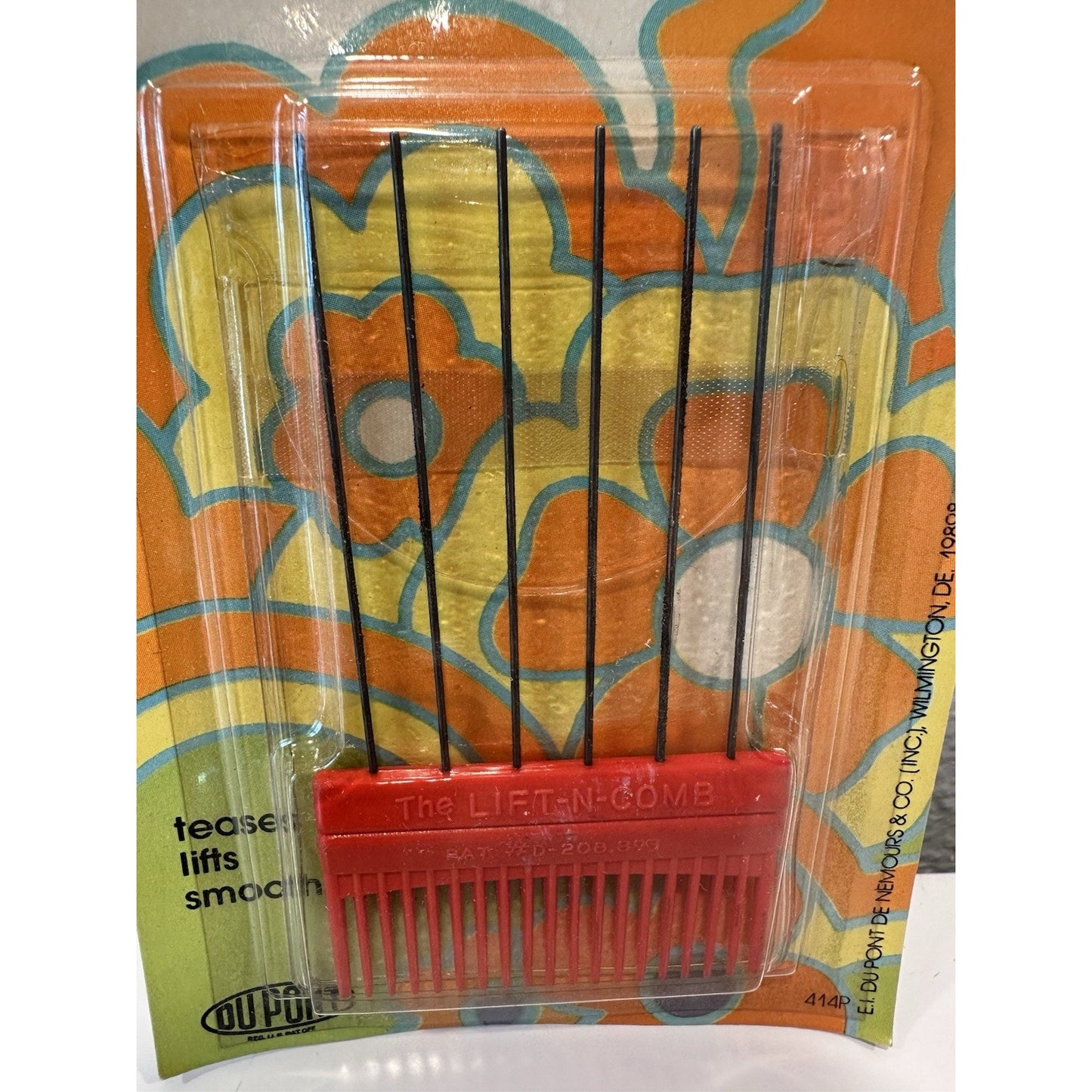 VINTAGE *NEW* 1970's Red DuPont Lift and Comb Nylon Hair Styler w/Case