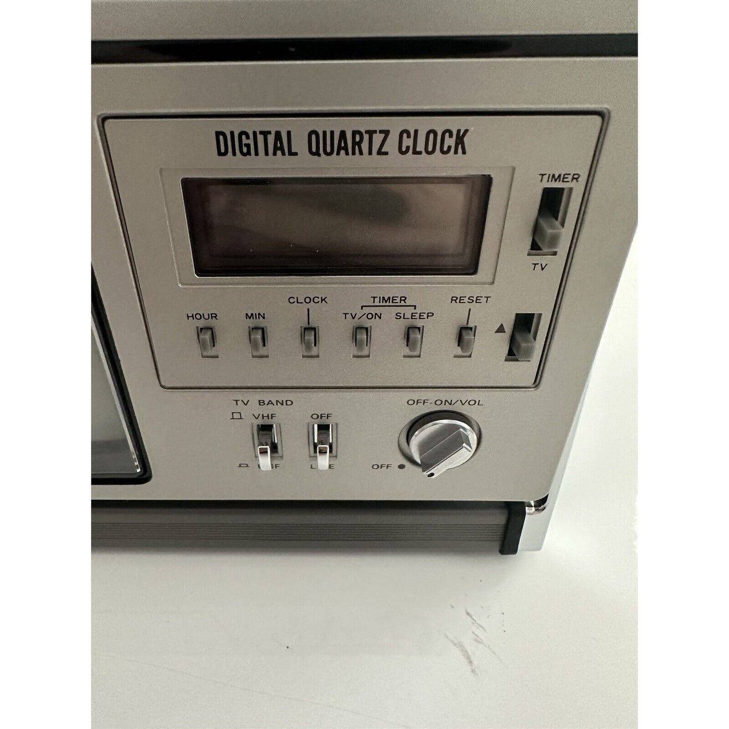 VINTAGE *NEW* 1980's Hitachi K2300 Solid State TV Receiver/Digital Clock