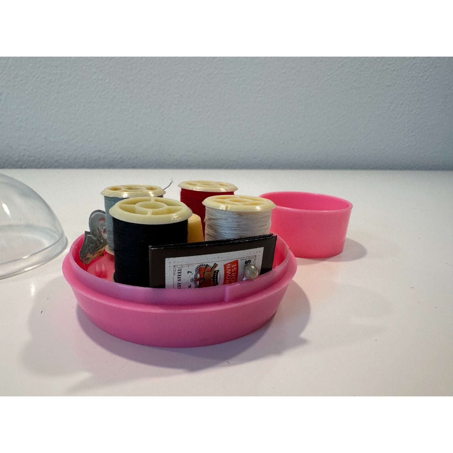 VINTAGE *NEW* Travel/Mini Ball Mirror Sewing Kit 4 X Thread Rolls + Supplies Pnk