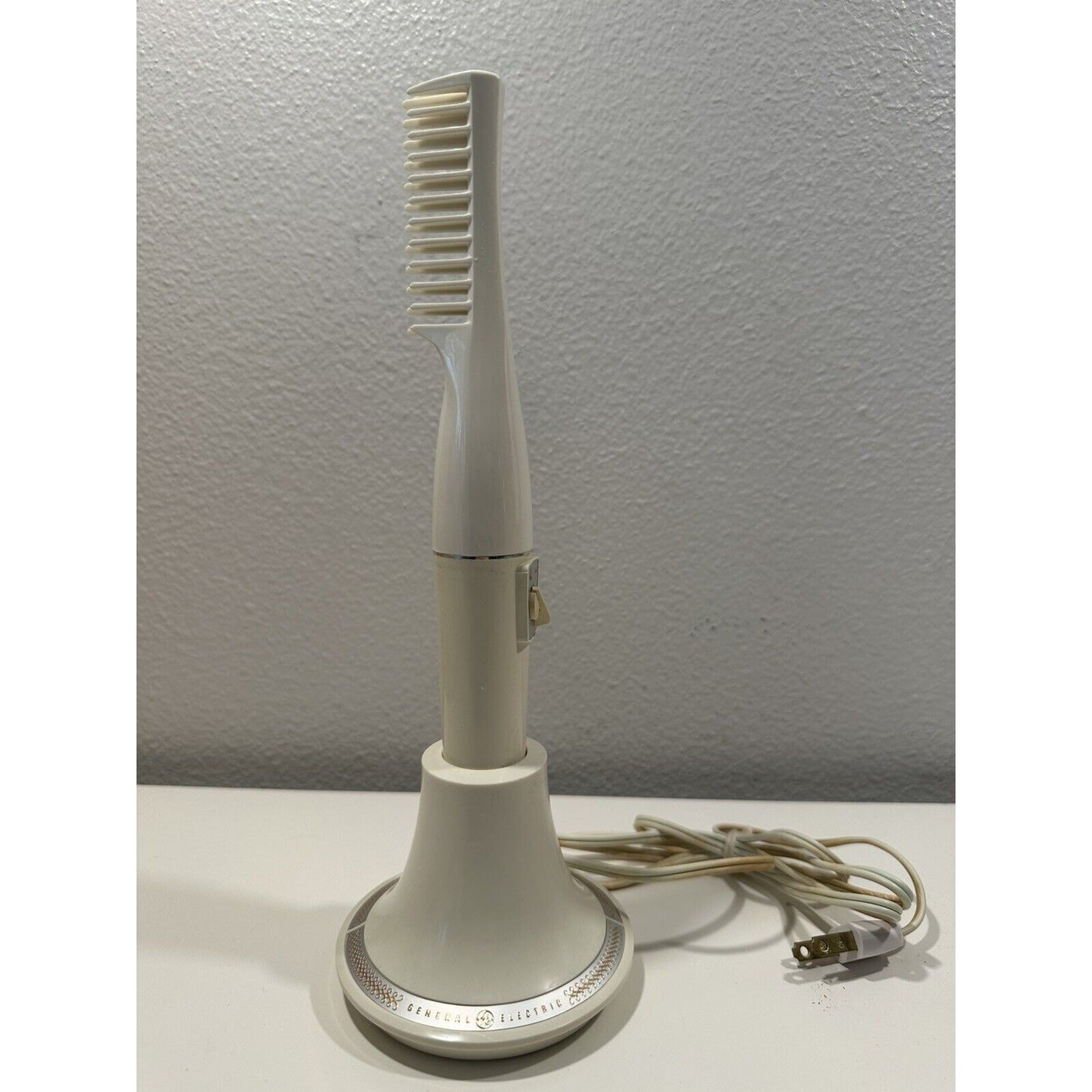 VINTAGE *NEW* GE Model #DT-1 Gentle Cordless Detangler