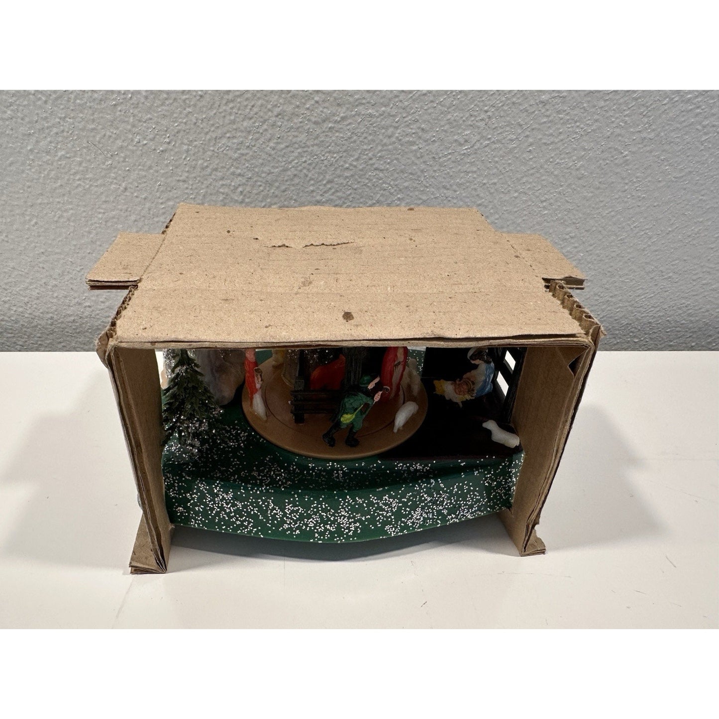 VINTAGE *NEW* 1970's Hand Painted Nativity Set Movable Stage Music Box