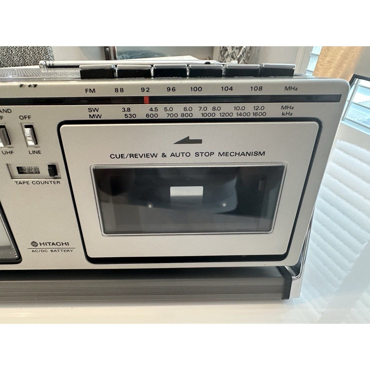 VINTAGE *NEW* 80's Hitachi K-2400 Solid State TV Receiver/Cassette RARE