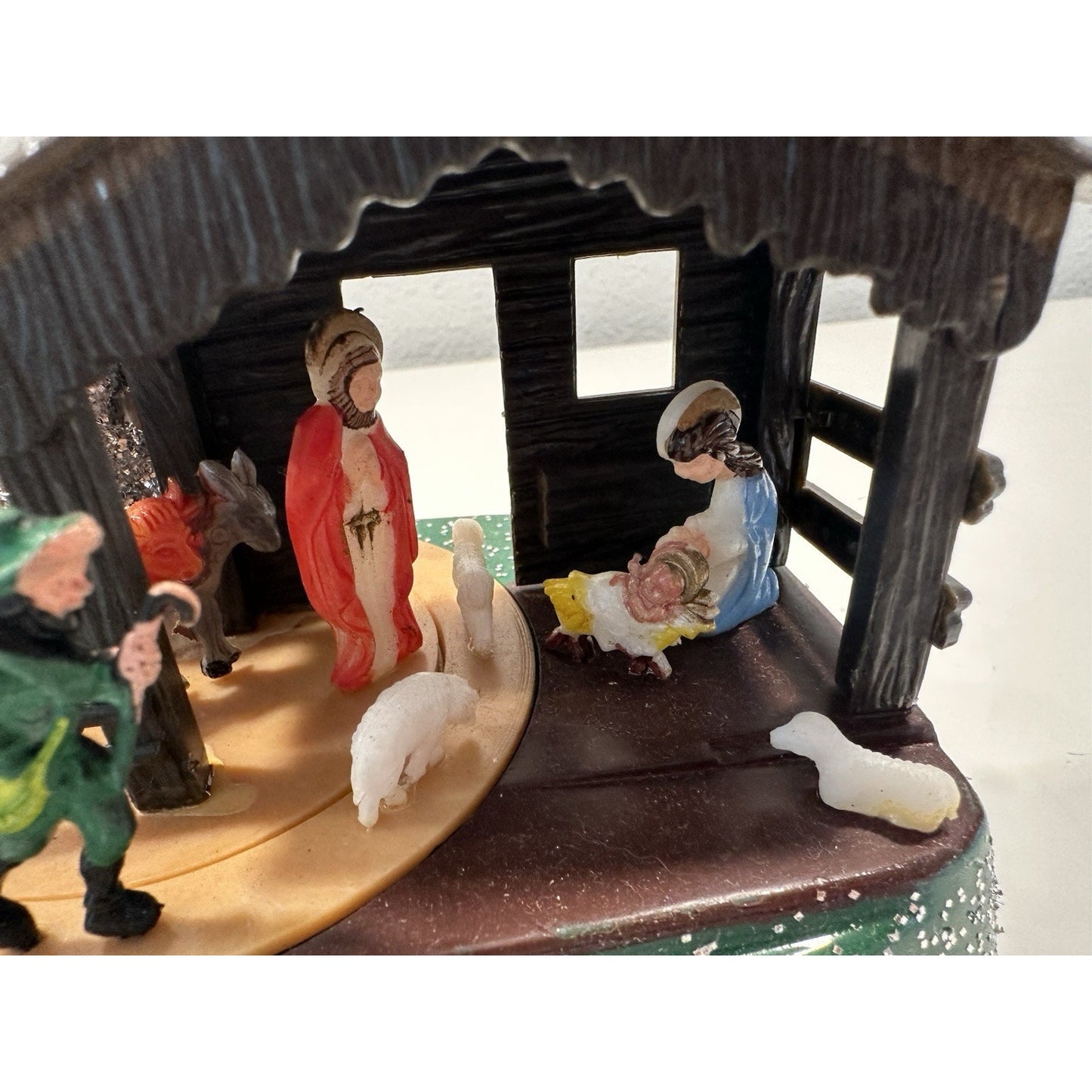VINTAGE *NEW* 1970's Hand Painted Nativity Set Movable Stage Music Box