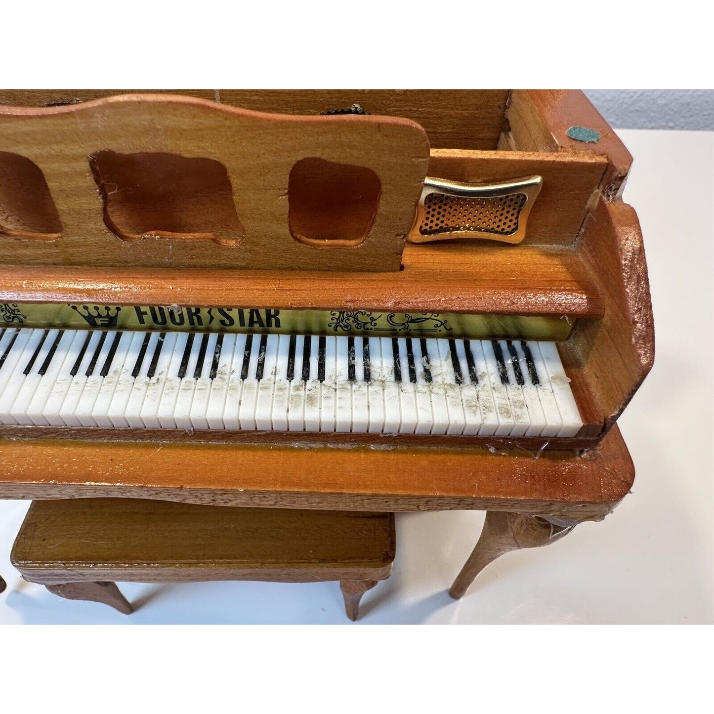 VINTAGE *NEW* 1960's Four Star Solid State Wooden Piano Radio
