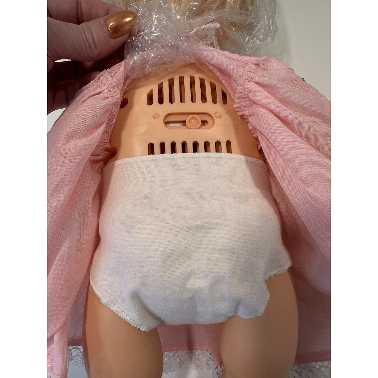 VINTAGE *NEW* 1976 New In Box Baby Sez So Press Her Heart Talking Doll Blonde