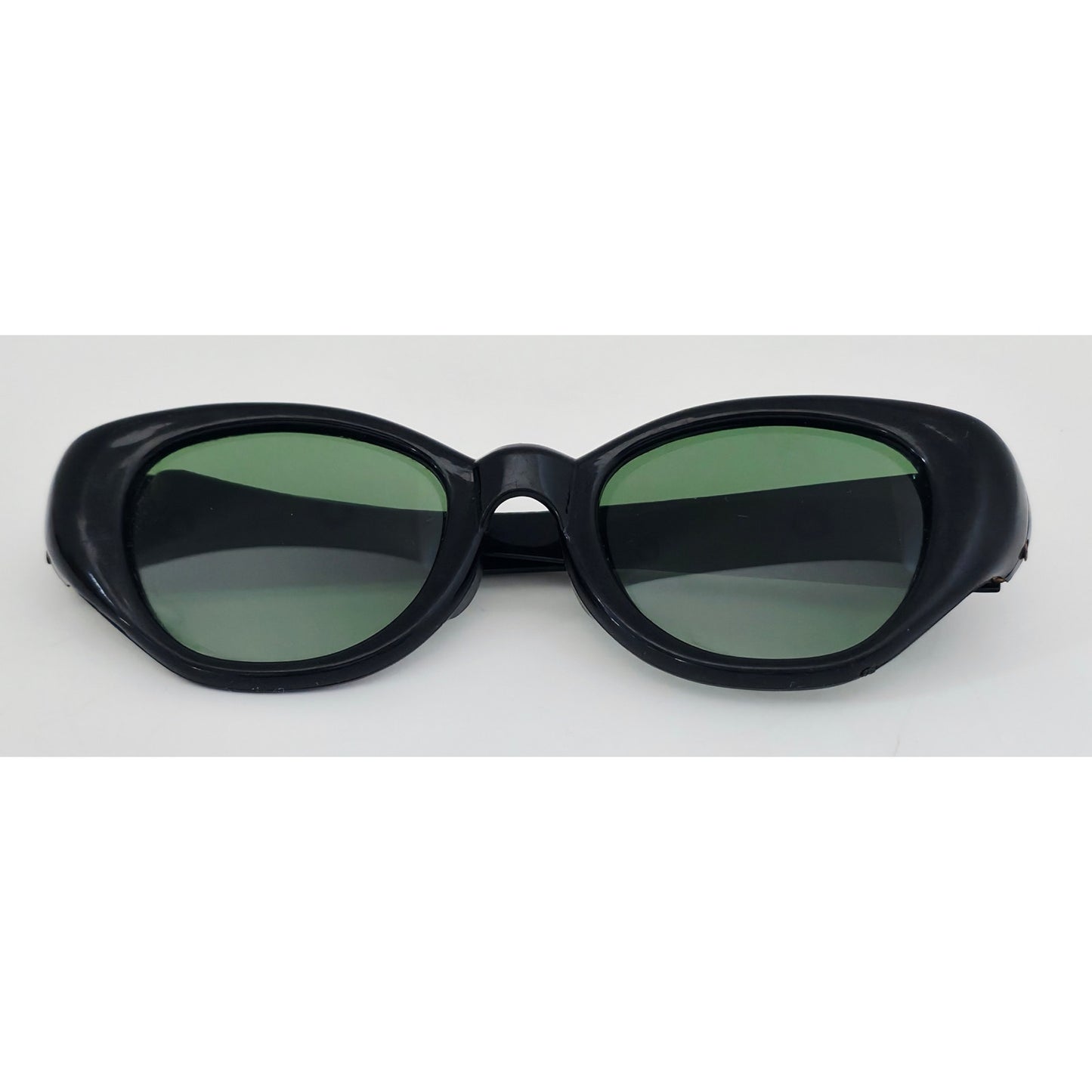 VINTAGE *NEW* 1970's Glam Unisex Black Frame with Green Lens Sunglasses