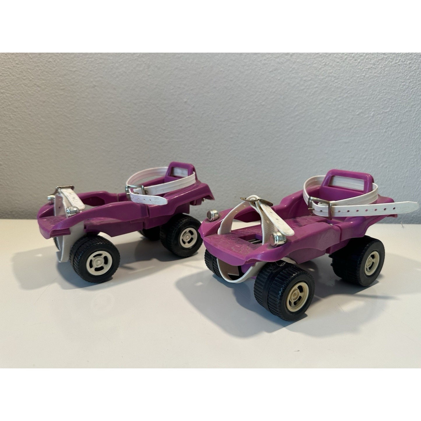 VINTAGE 1970's Purple Adjustable Skates for Kids w/ Straps