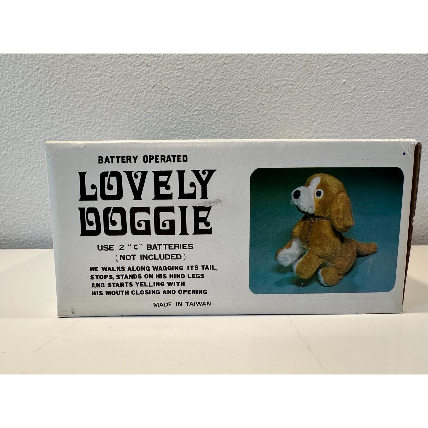 VINTAGE *NEW* 1970's Lovely Dog Walking Barking Brown Collared Dog