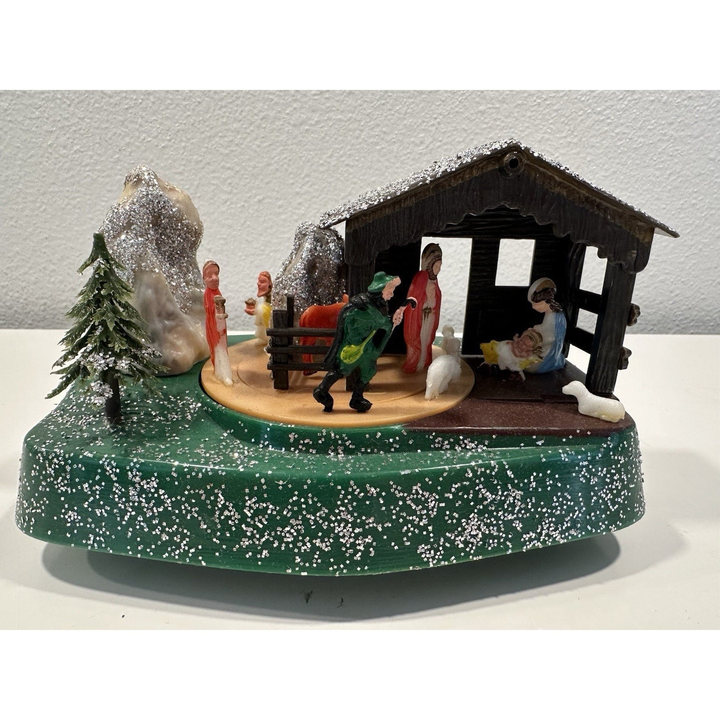 VINTAGE *NEW* 1970's Hand Painted Nativity Set Movable Stage Music Box