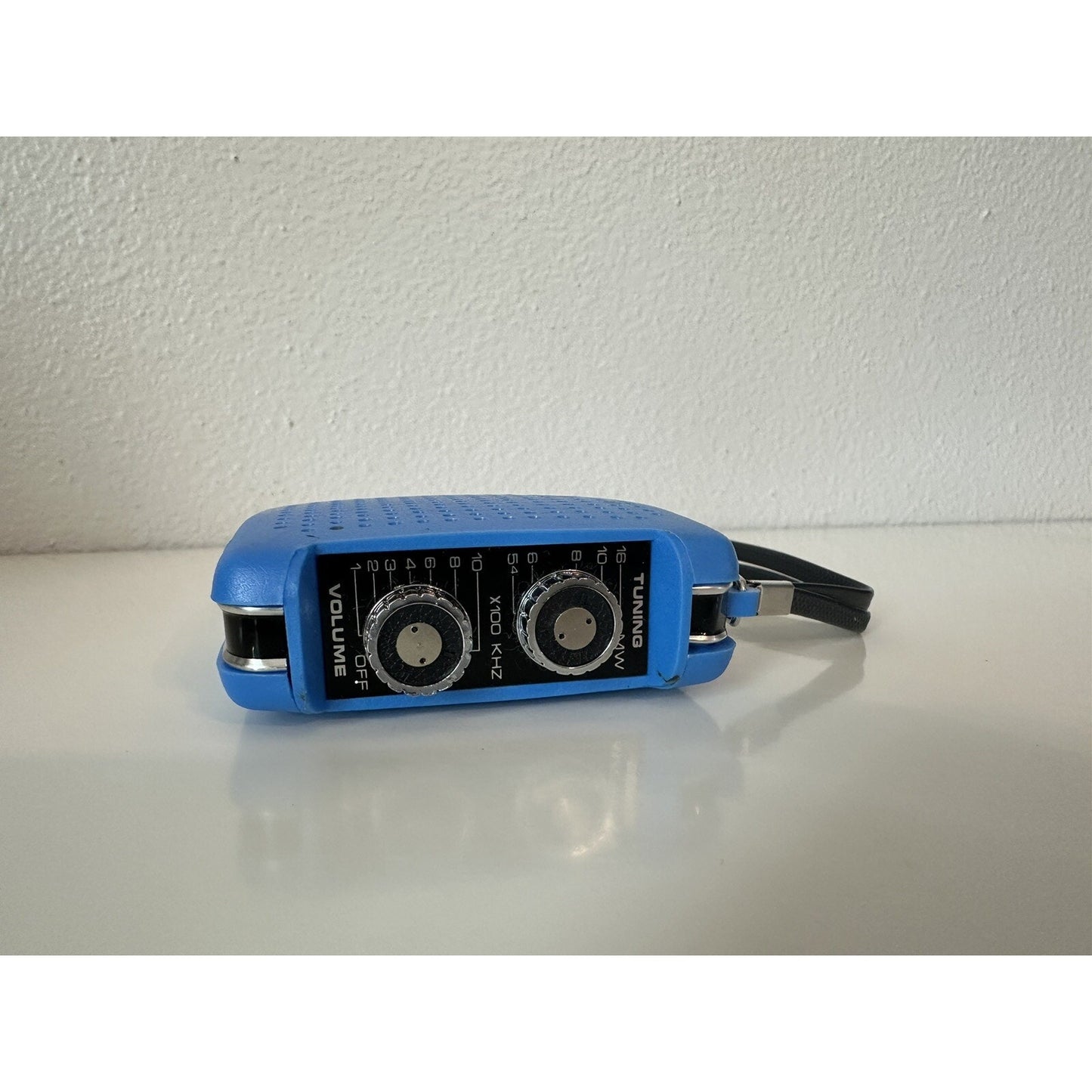 VINTAGE *NEW* 1970's Four Star FS-7 Solid State Radio in Blue