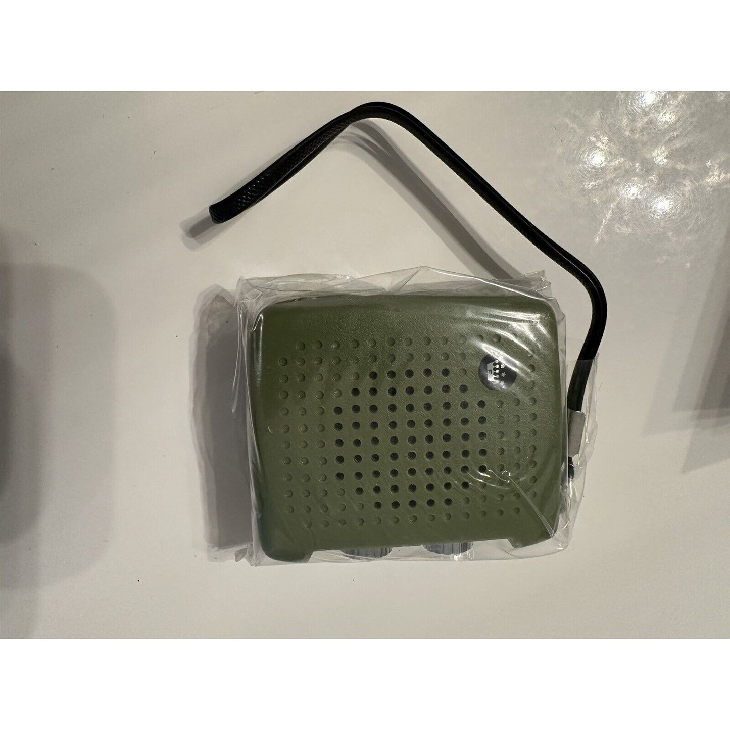 VINTAGE *NEW* Four Star FS-7 Solid State Radio Green