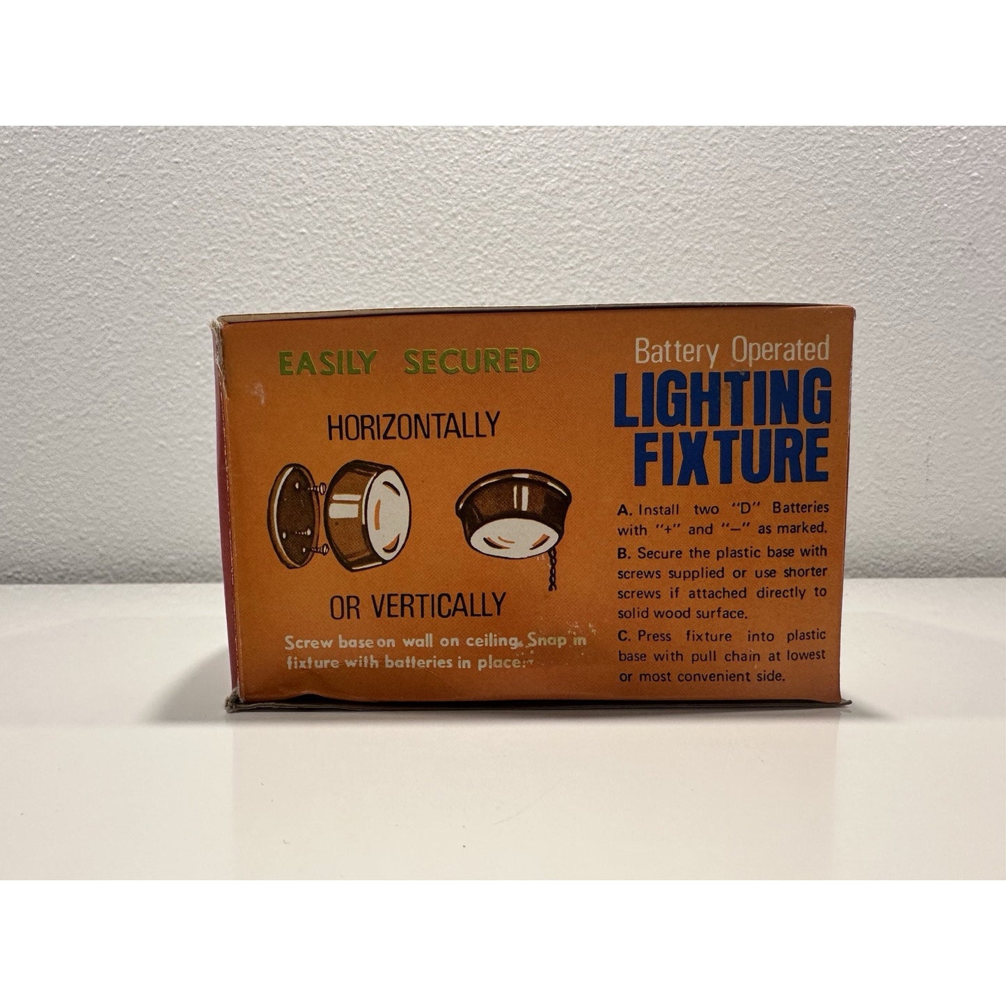 VINTAGE *NEW* 70s Battery Operated Light Fixture Attic Stairs Closets