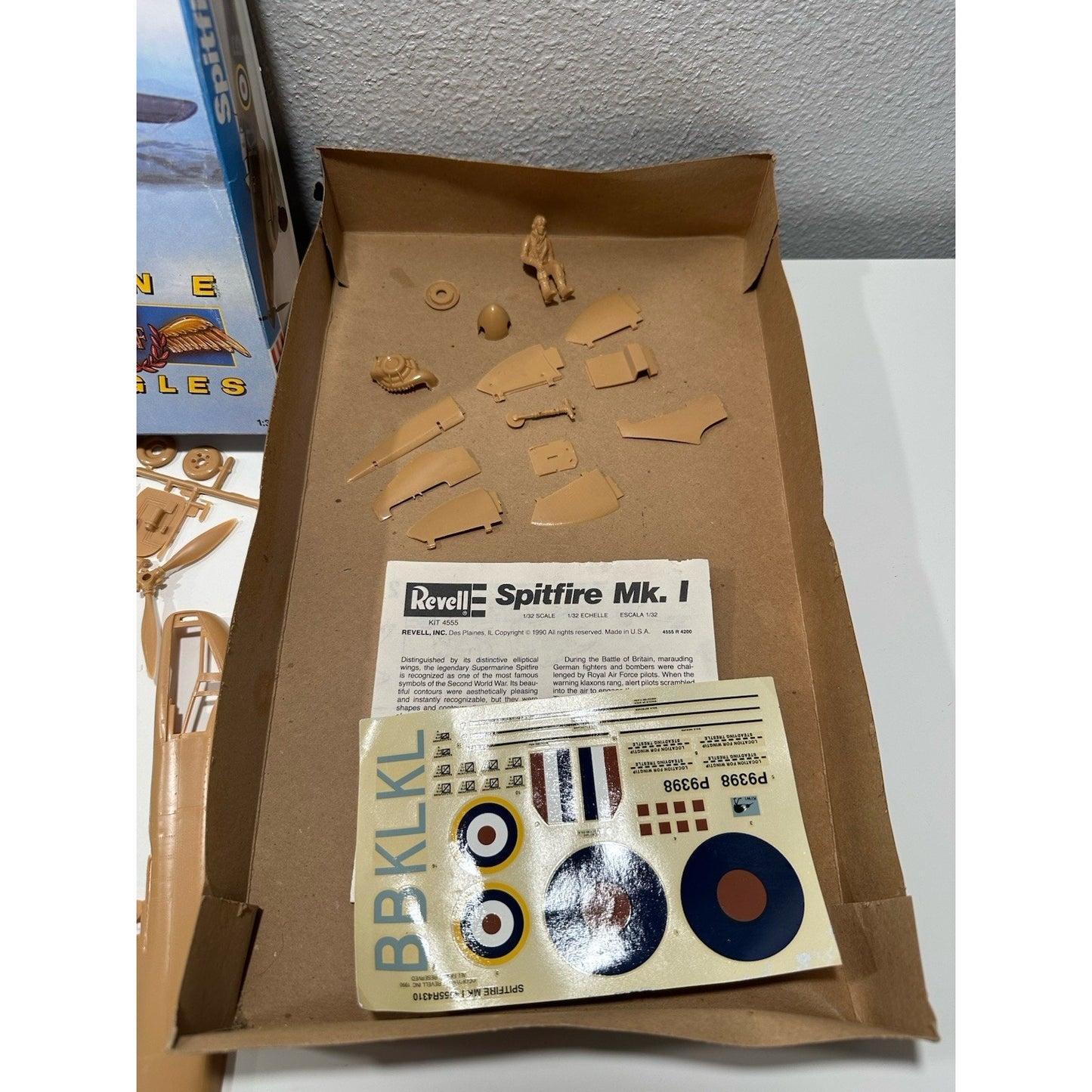 VINTAGE Revell Spitfire Mk. 1 "Lone Eagles" 1/32 Scale Model #4555 Open Box