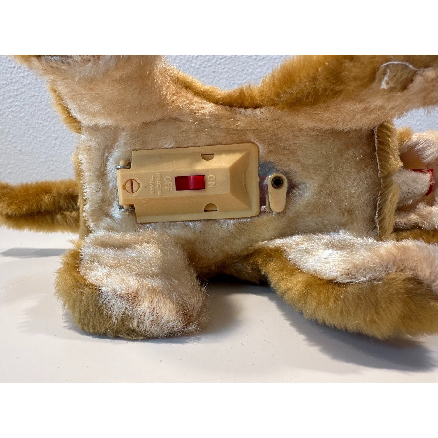 VINTAGE *NEW* 1970's Lovely Dog Walking Barking Brown Collared Dog