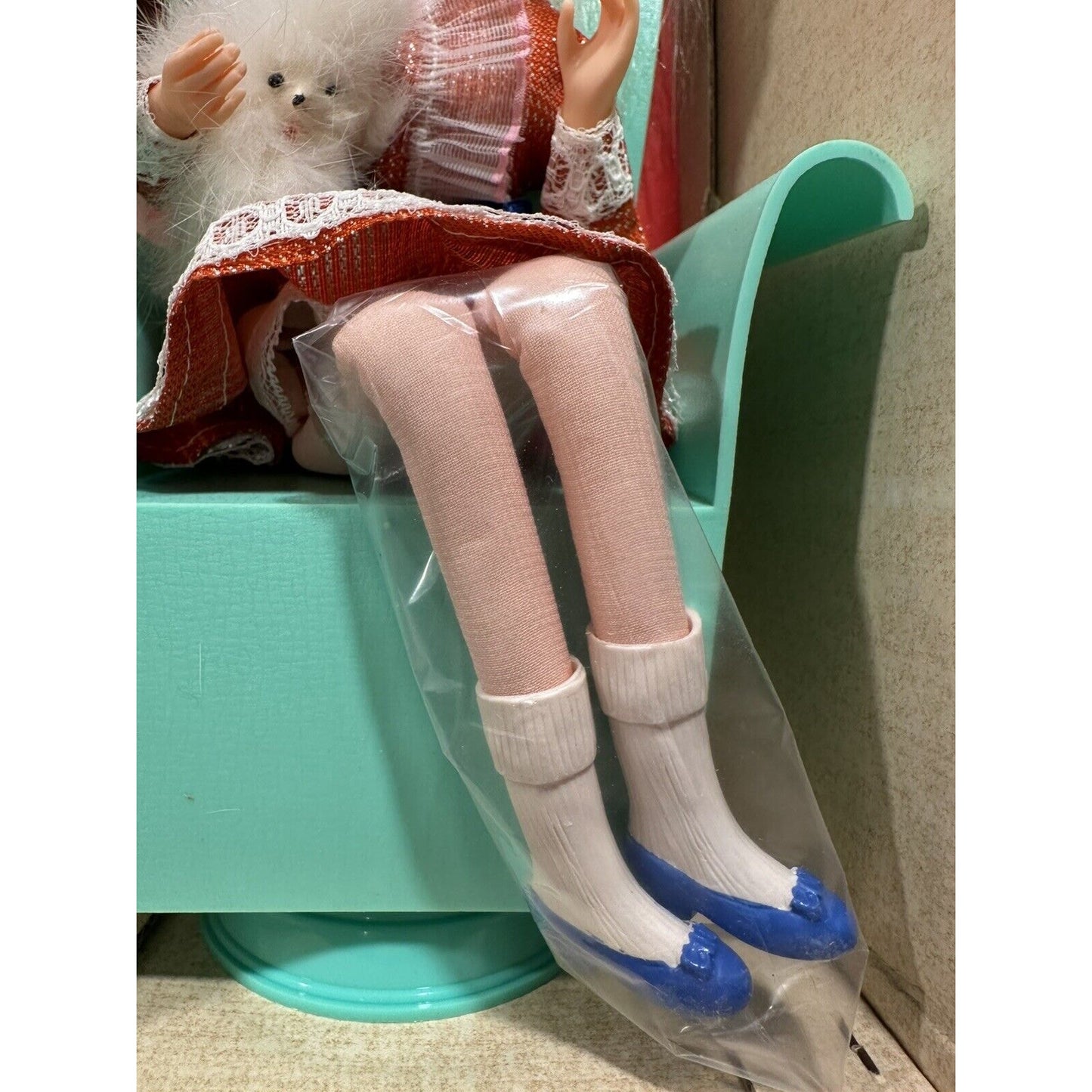 VINTAGE *NEW*1960's Jaymar Musical Revolving Doll w/Jewelry Box