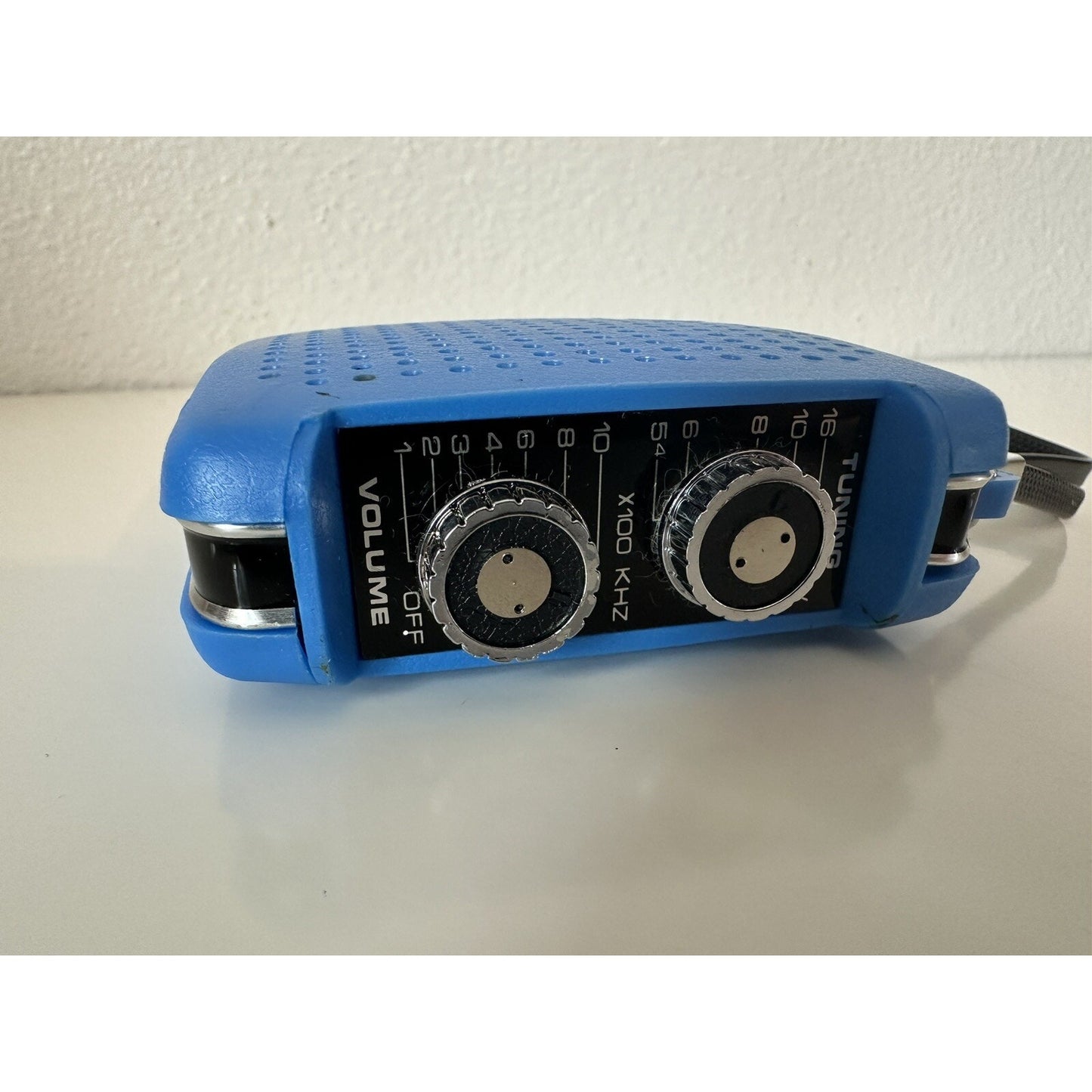 VINTAGE *NEW* 1970's Four Star FS-7 Solid State Radio in Blue