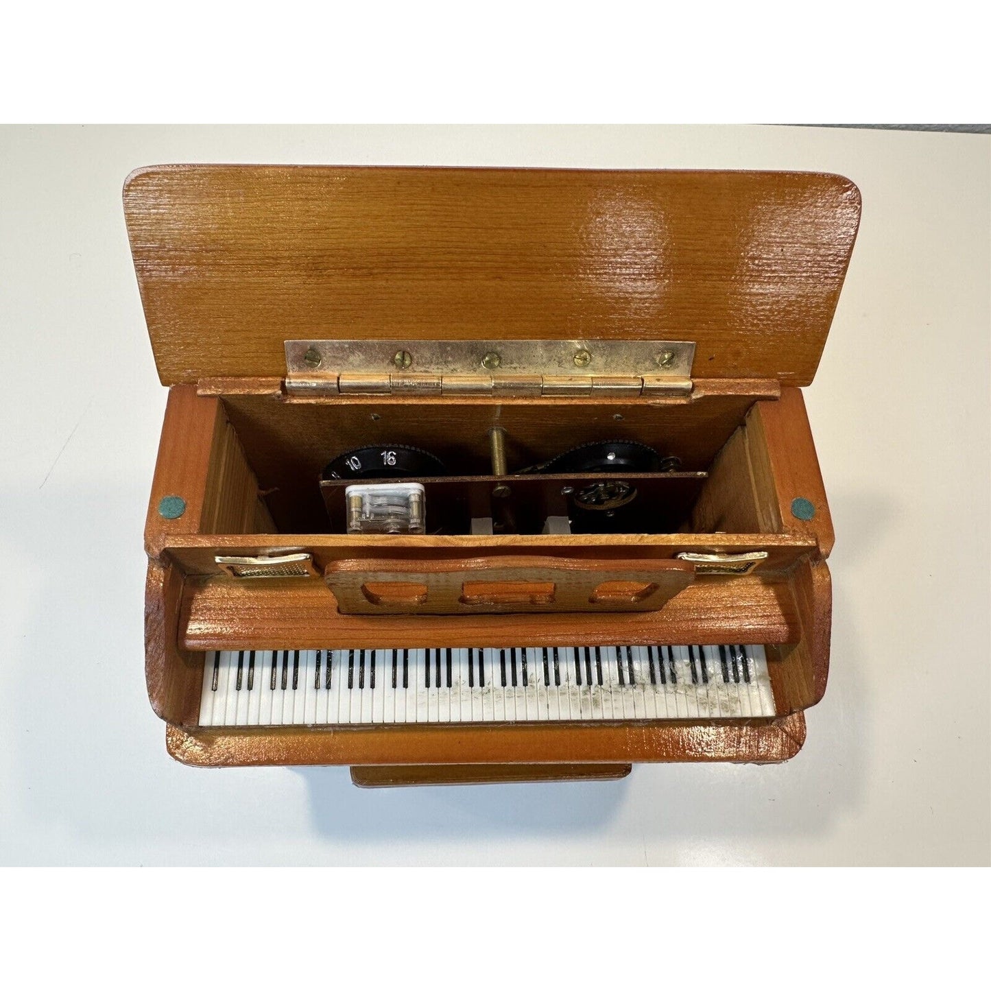 VINTAGE *NEW* 1960's Four Star Solid State Wooden Piano Radio