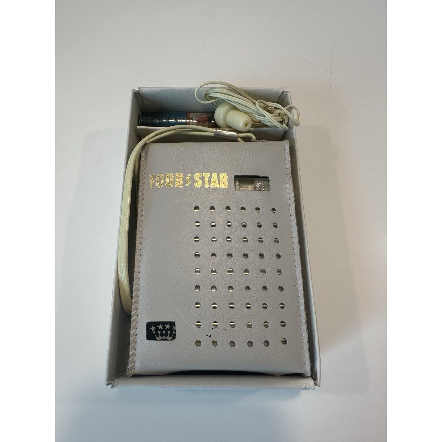 VINTAGE *NEW* 1970's Four Star FS-8 Solid State Radio in Gray