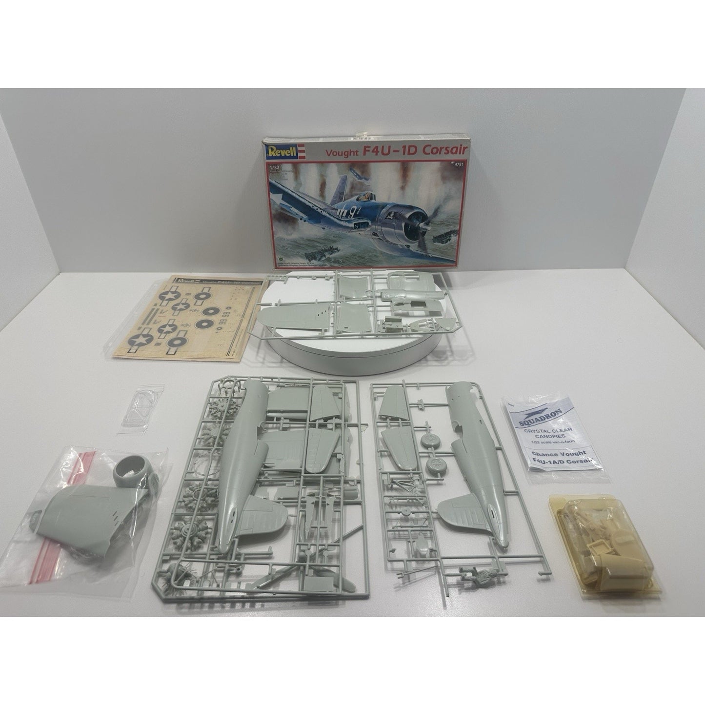 VINTAGE Revell Vought F4U-1D Corsair 1:32 4781 Model Plane Kit