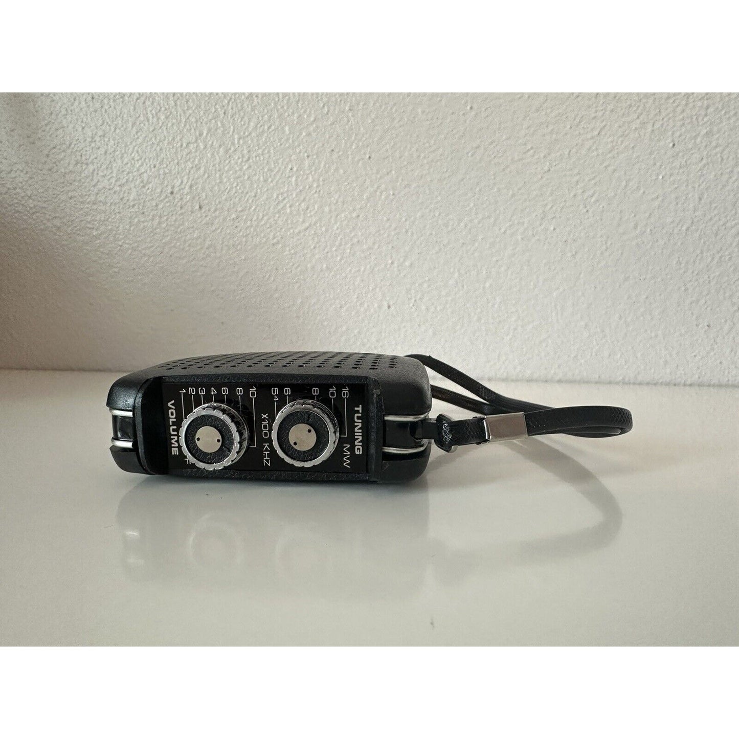 VINTAGE *NEW* Four Star FS-7 Solid State Radio Black