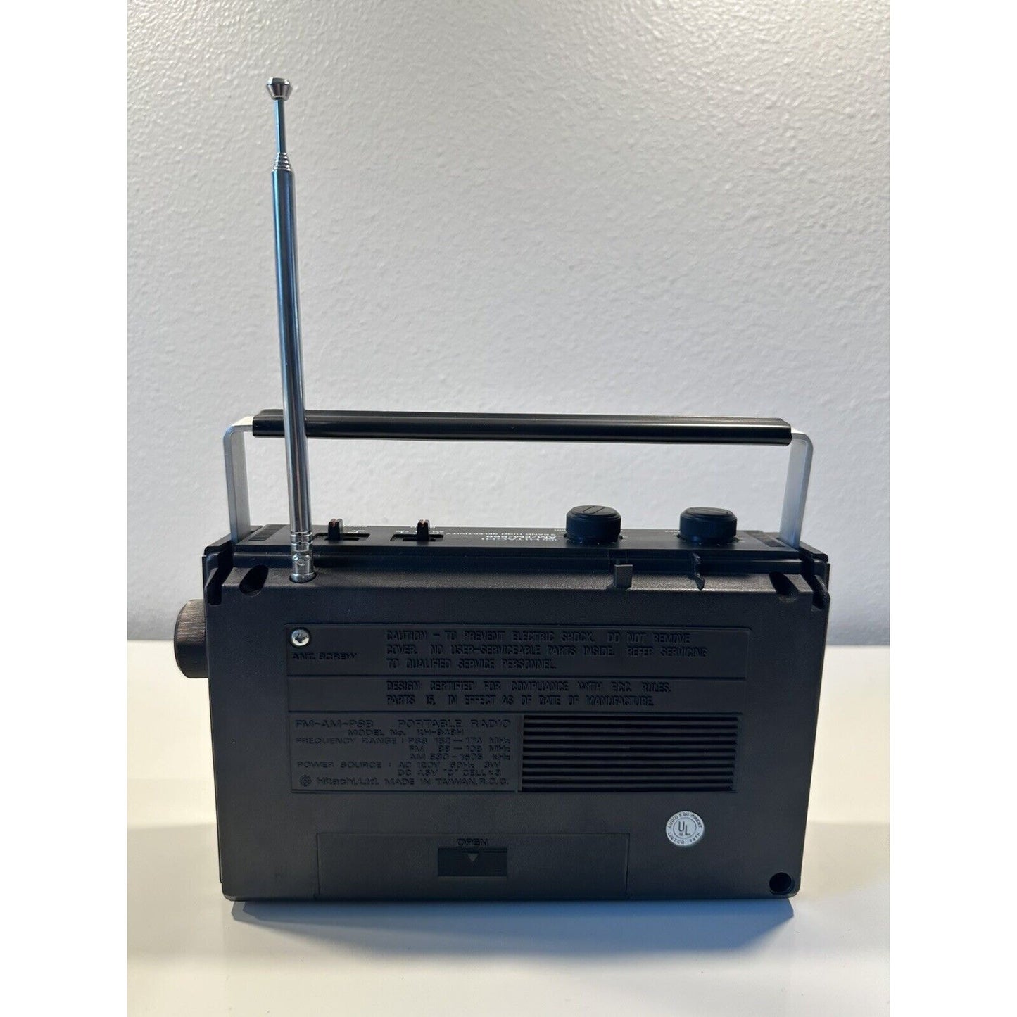 VINTAGE *NEW* Hitachi KH-948H psb/fm/am 3-Band Portable Radio