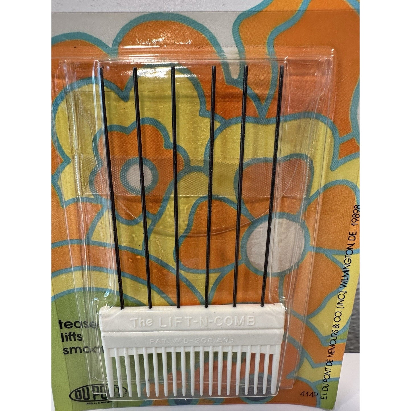 VINTAGE *NEW* 1970's White DuPont Lift and Comb Nylon Hair Styler w/Case
