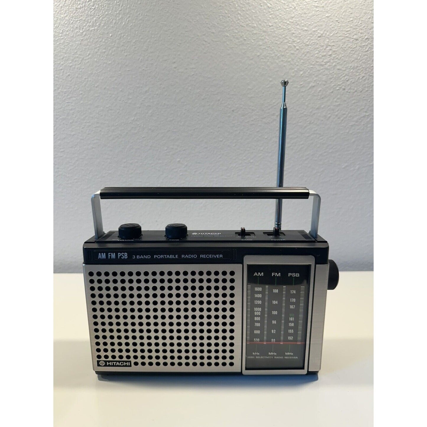 VINTAGE *NEW* Hitachi KH-948H psb/fm/am 3-Band Portable Radio