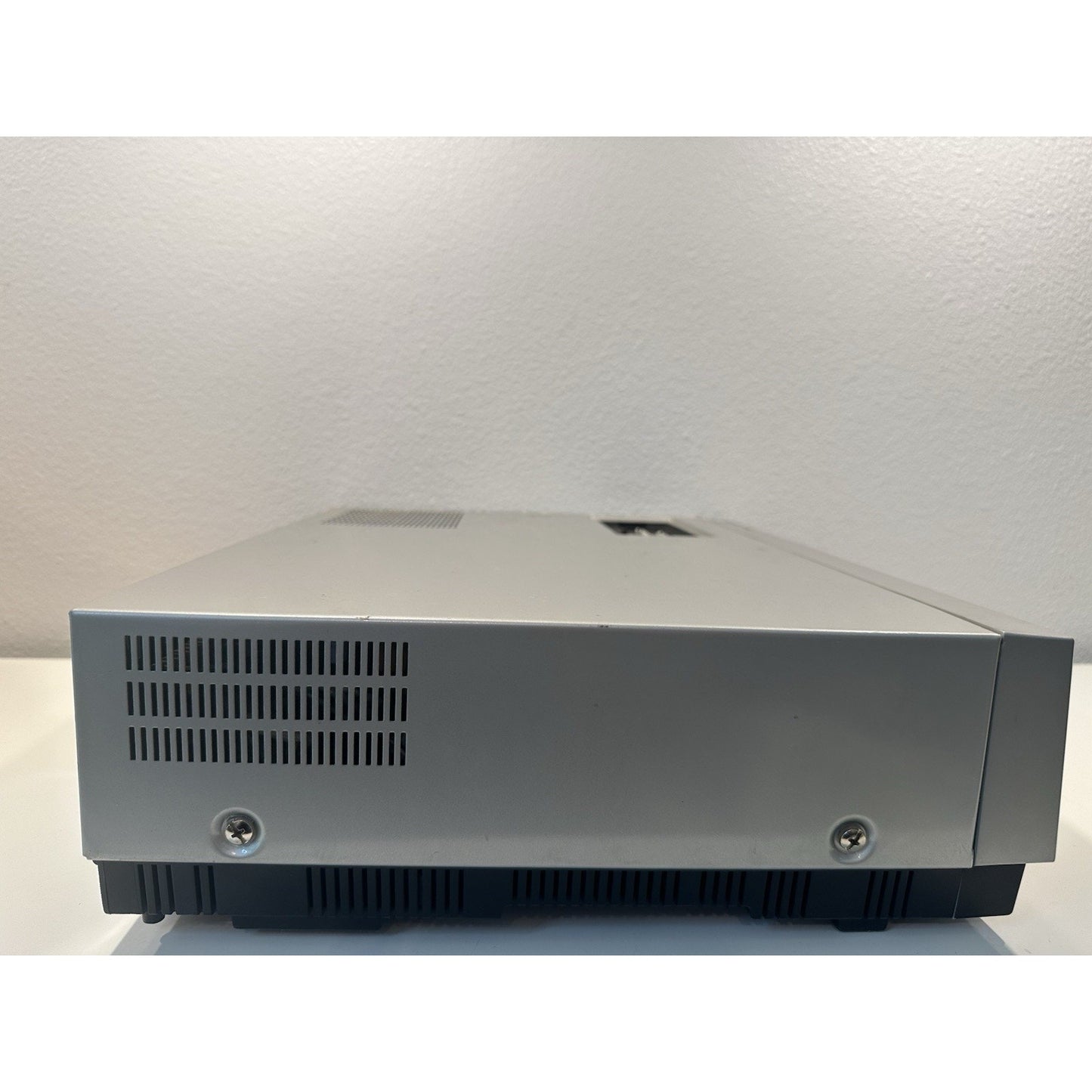 Needs Lovin' VINTAGE Sharp VC-481U Front Loading vhs vcr No Remote/Manual