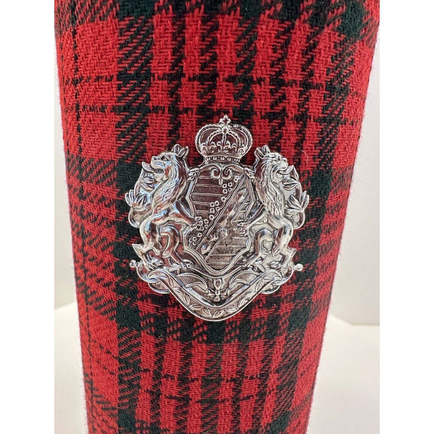VINTAGE *PRISTINE* Coat of Arms Music Box Decanter Plays "Whiffen Poof" Blk/Red