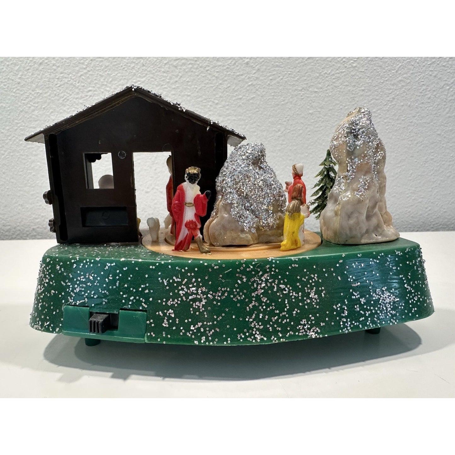 VINTAGE *NEW* 1970's Hand Painted Nativity Set Movable Stage Music Box
