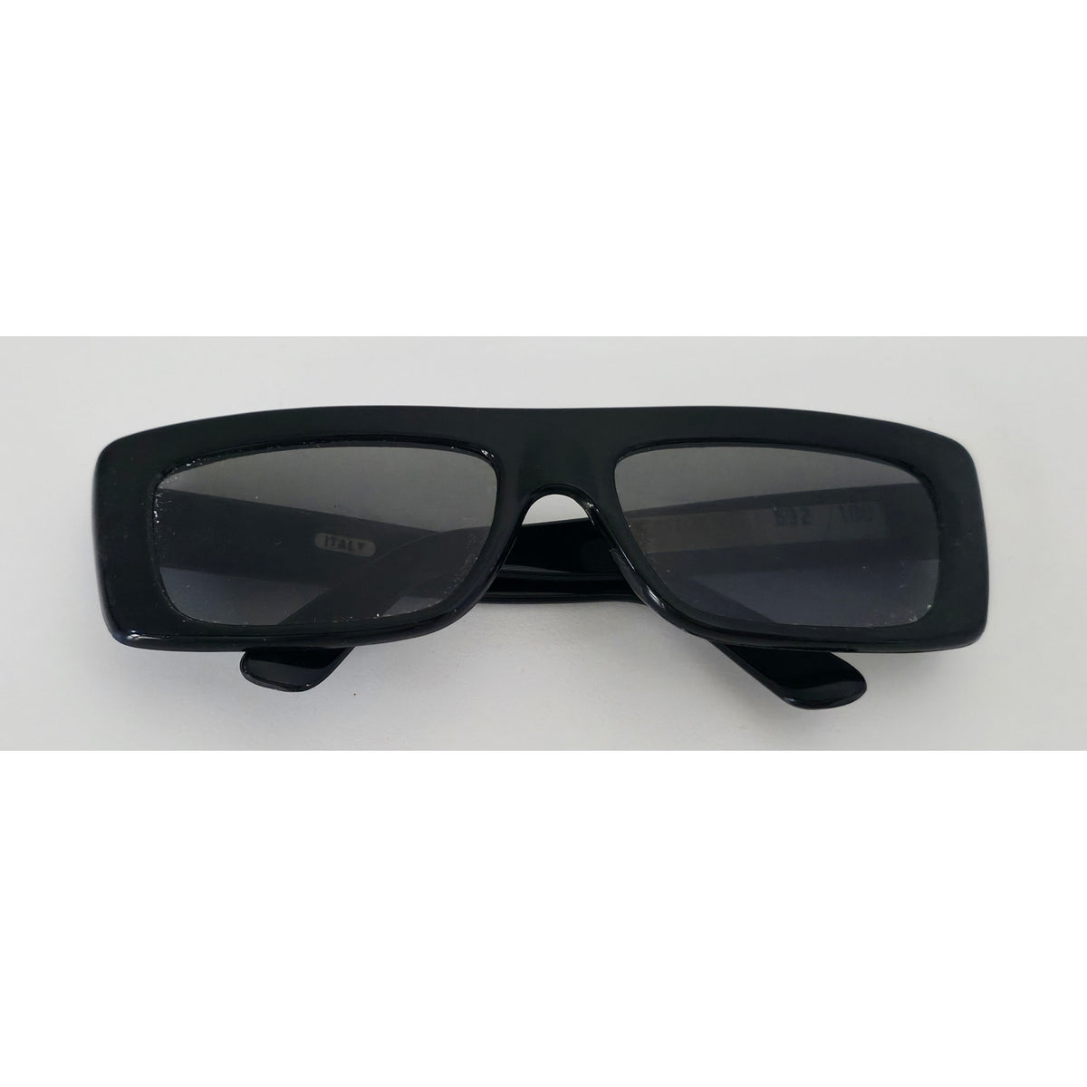 VINTAGE *NEW* 1970's Glam Unisex Black Frame Gray Lens Sunglasses Italy