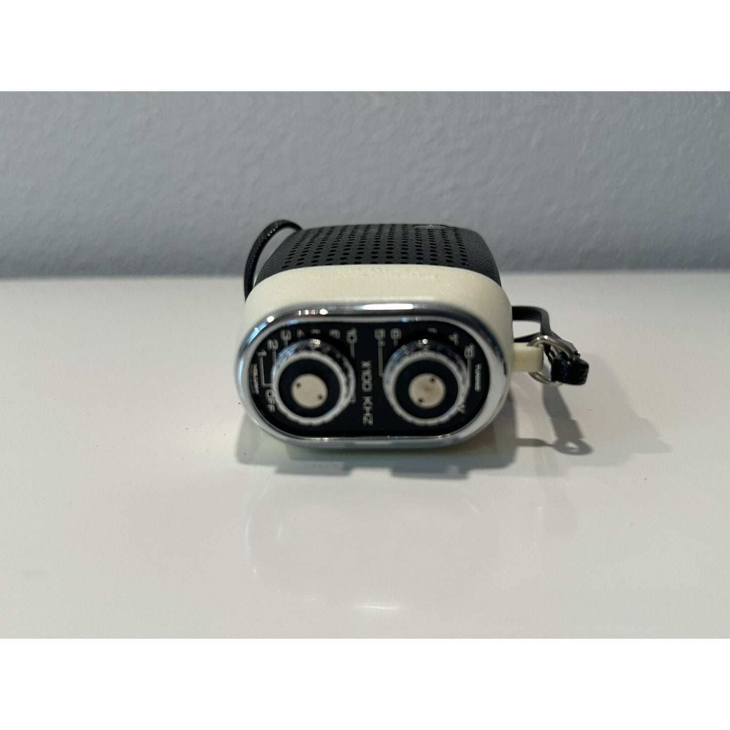 VINTAGE *NEW* 1970's ROBIN AIE-741 Solid State Micro Transistor Radio-Pur/Blk