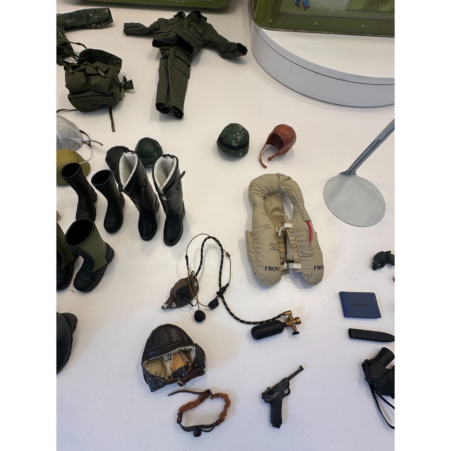 VINTAGE GI Joe Action Figures & Accessories in 1998 Collectable Tin