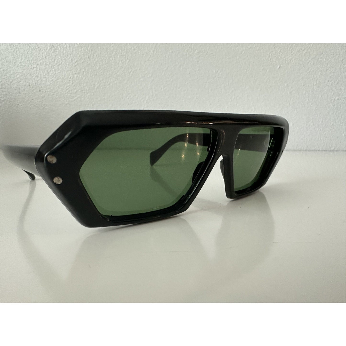 VINTAGE *NEW* 1970's Glam Unisex Sunglasses Black Hex Frame MINT