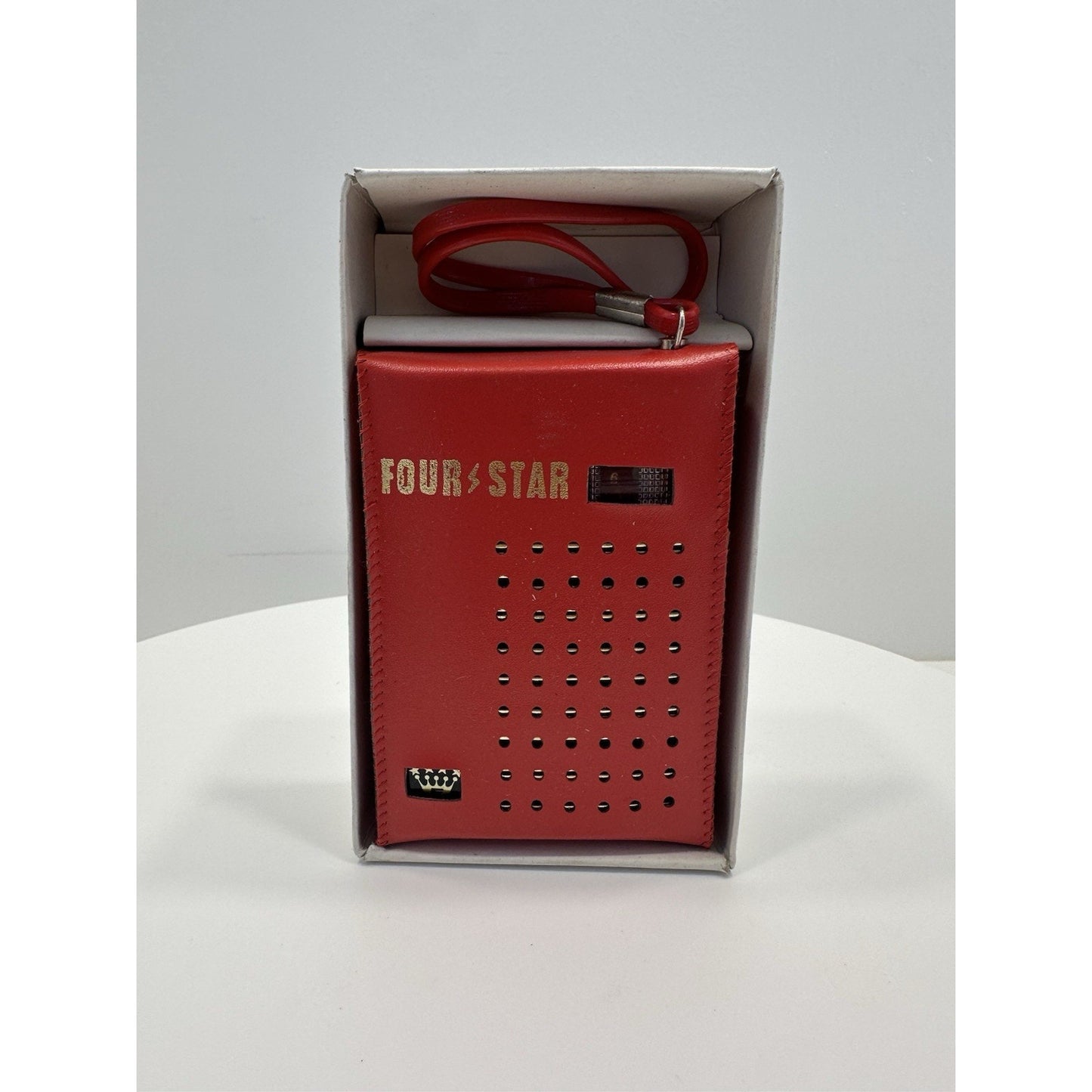 VINTAGE *NEW* 1970's Four Star FS-8 Solid State AM Radio in Red