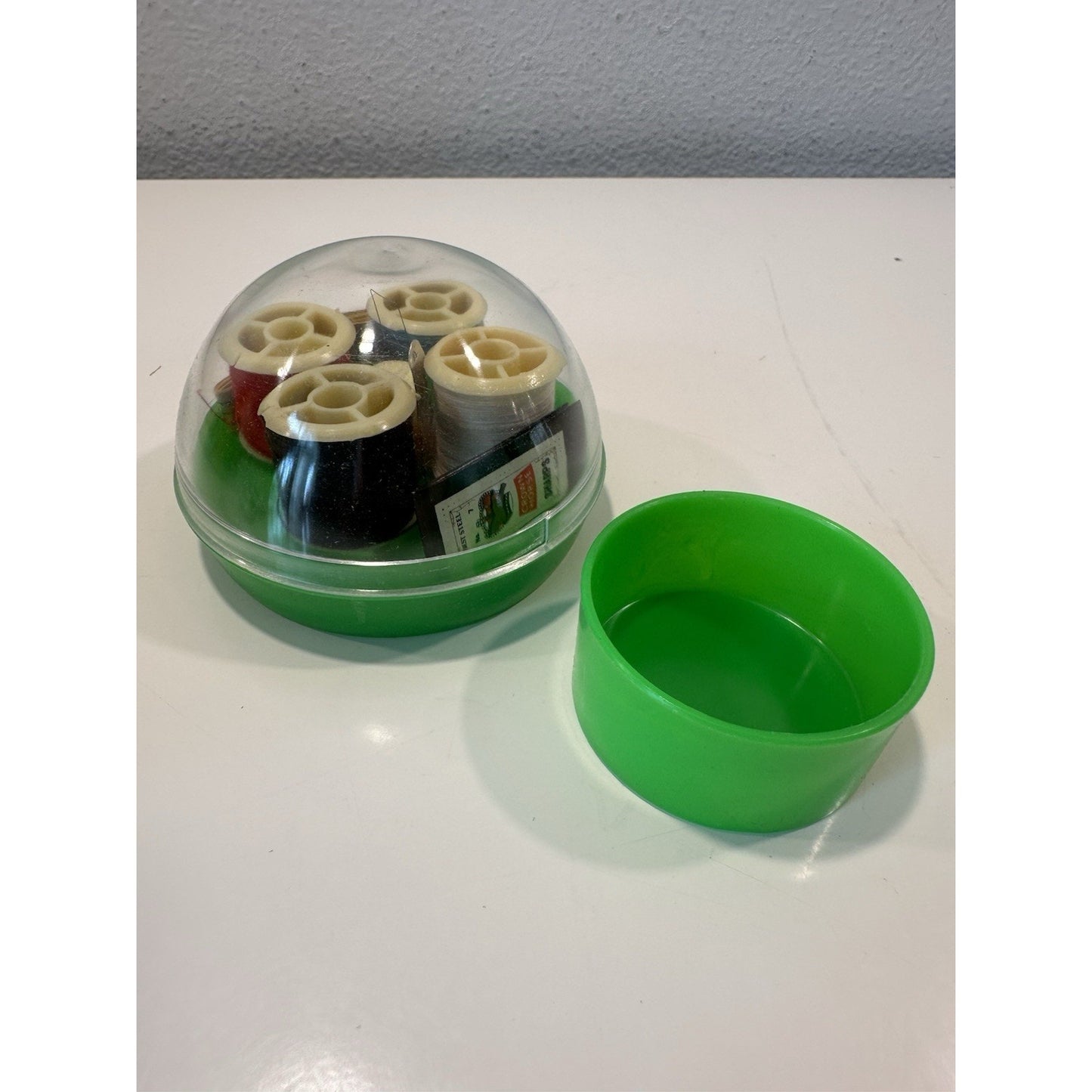 VINTAGE *NEW* Travel/Mini Ball Mirror Sewing Kit 4 X Thread Rolls + Supplies