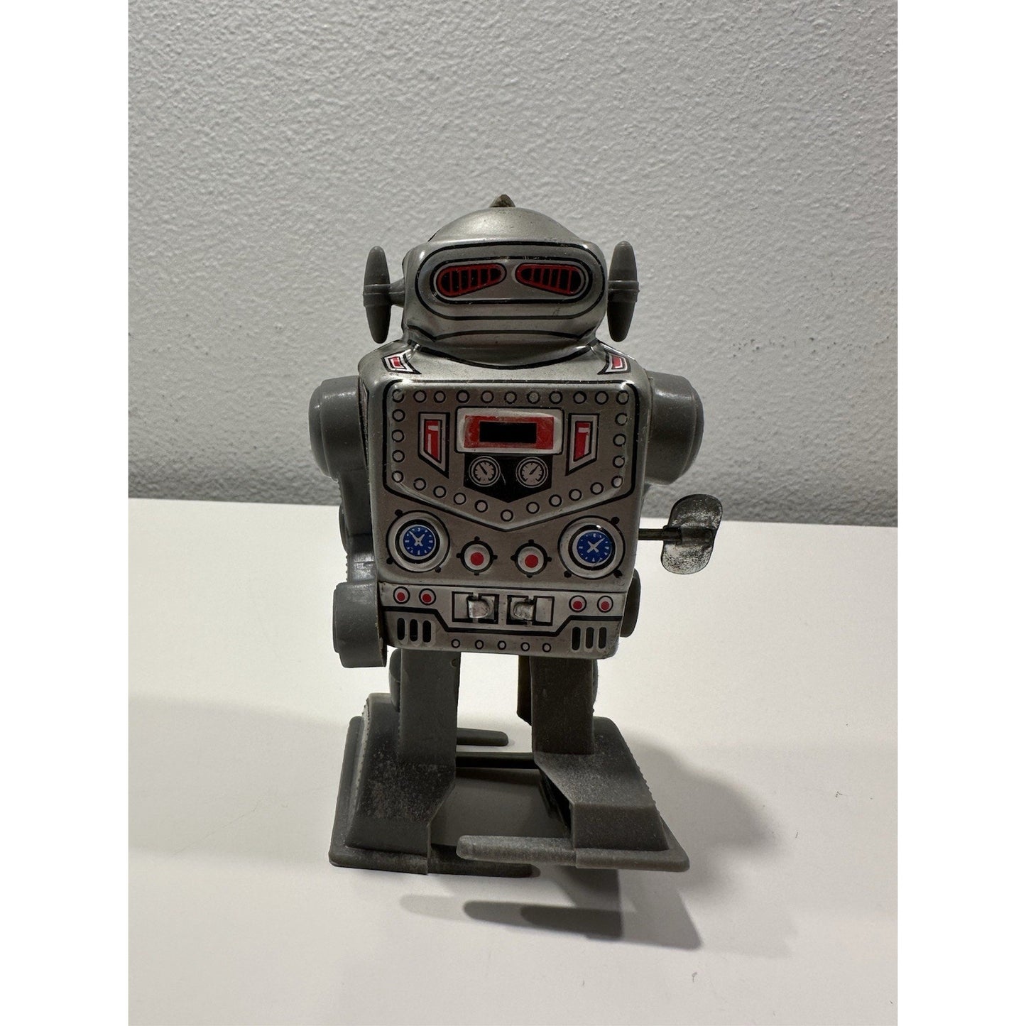 VINTAGE *NEW* 1960's 5.5" Captain the Robot / Tin Wind-Up Toy