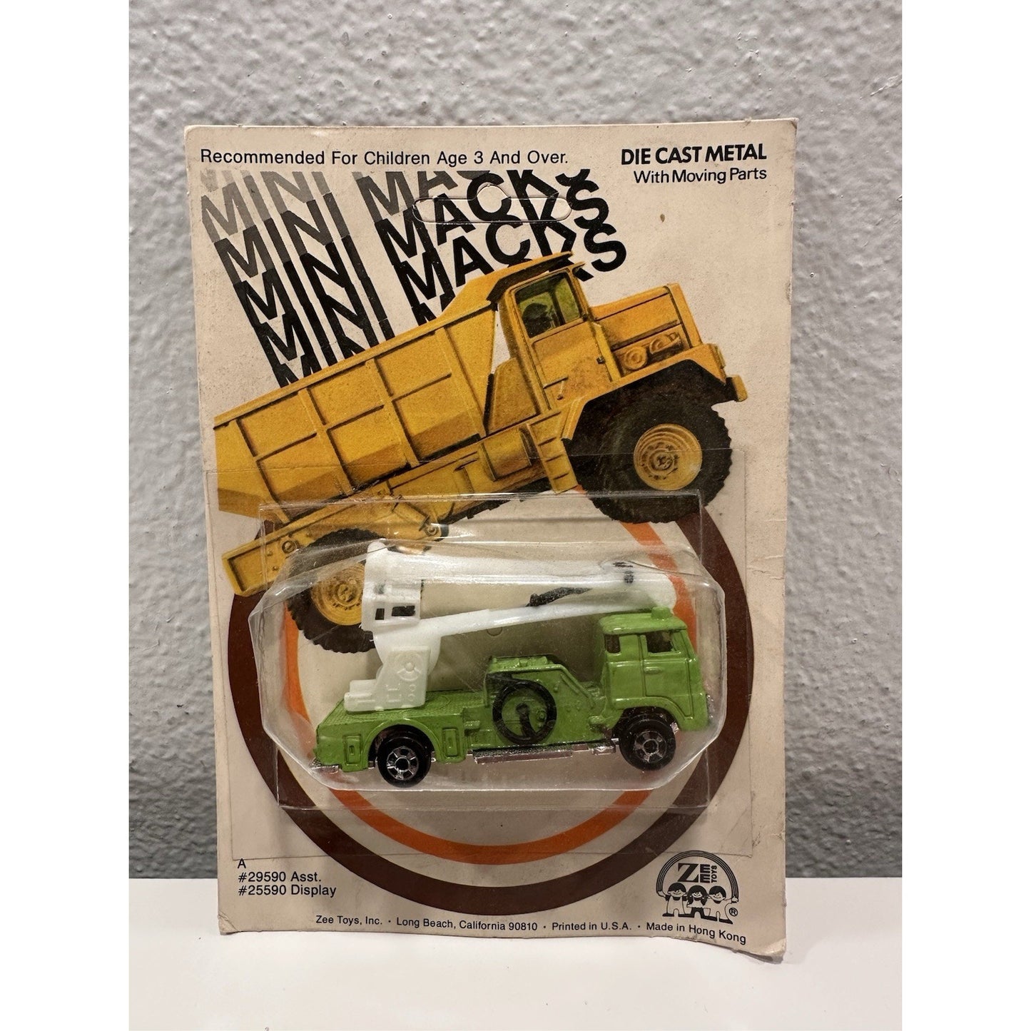 VINTAGE *NEW* Zee Mini Macks Die Cast Metal Green Cherry Picker Truck