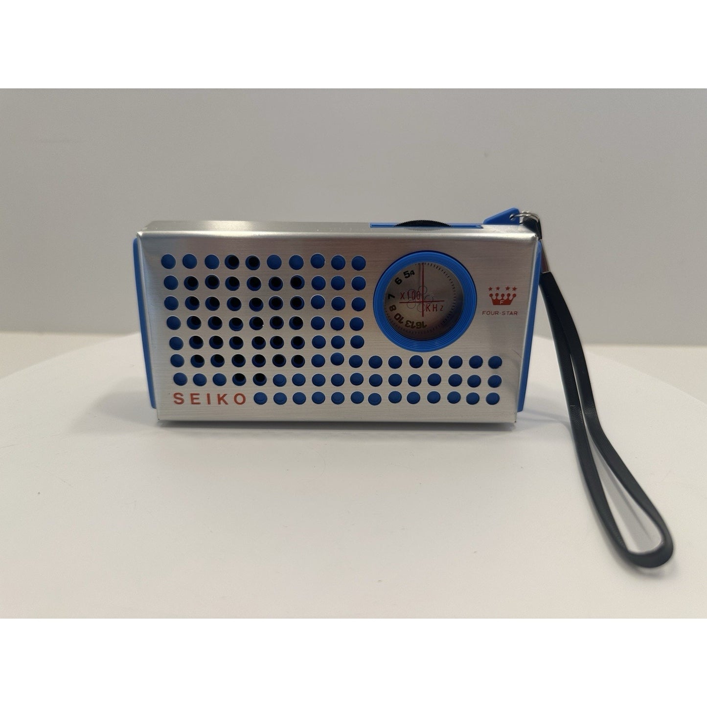 VINTAGE *NEW* Seiko 601 Blue Solid State Pocket Transistor Radio