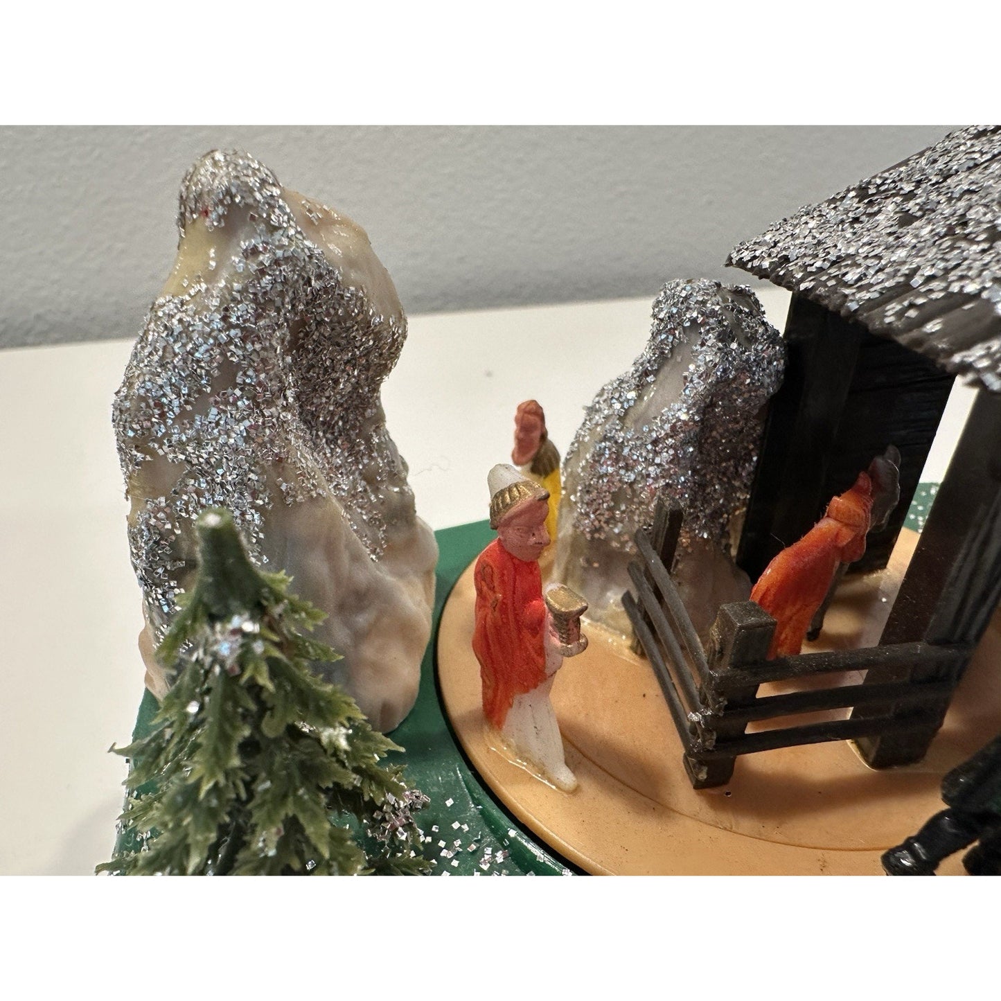 VINTAGE *NEW* 1970's Hand Painted Nativity Set Movable Stage Music Box