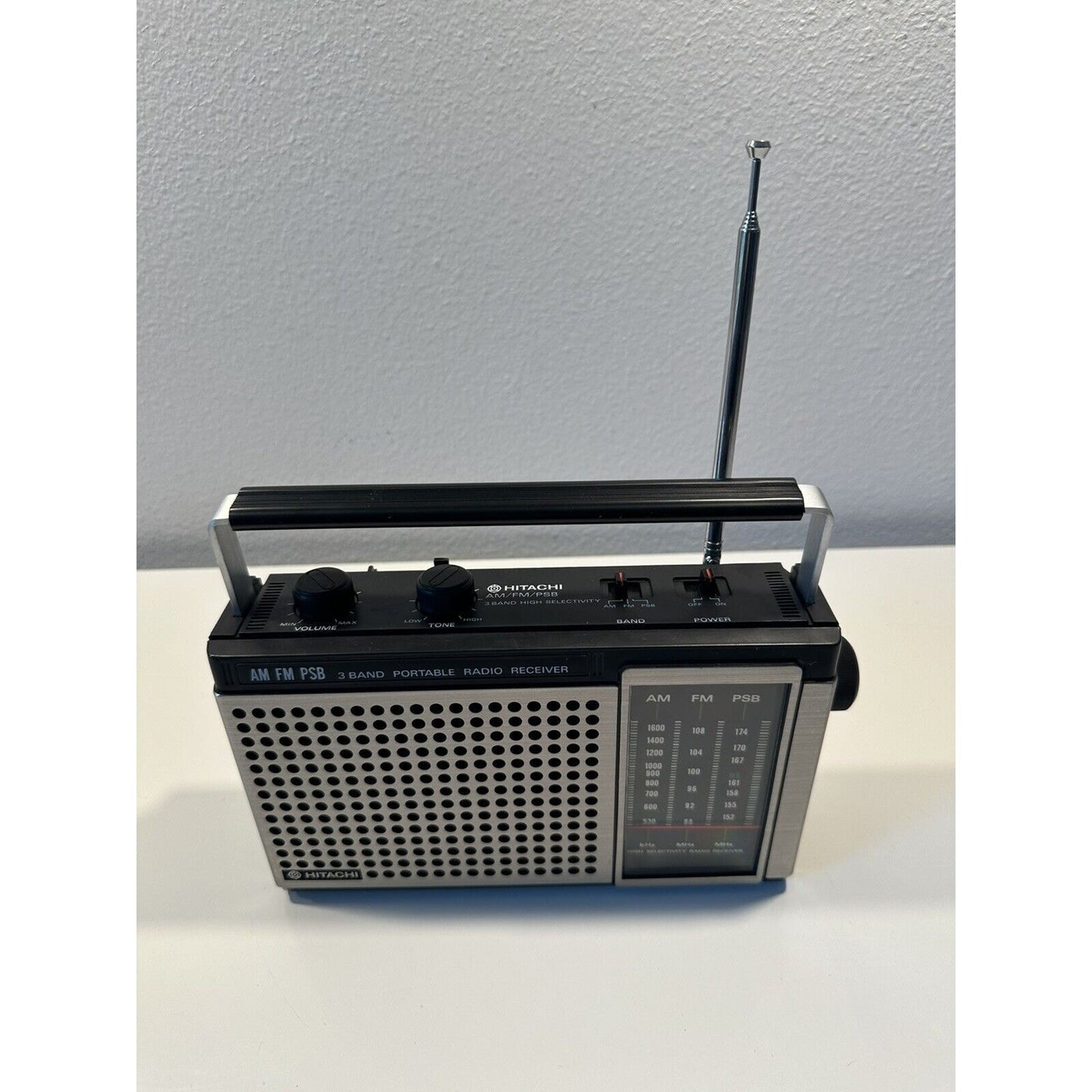 VINTAGE *NEW* Hitachi KH-948H psb/fm/am 3-Band Portable Radio