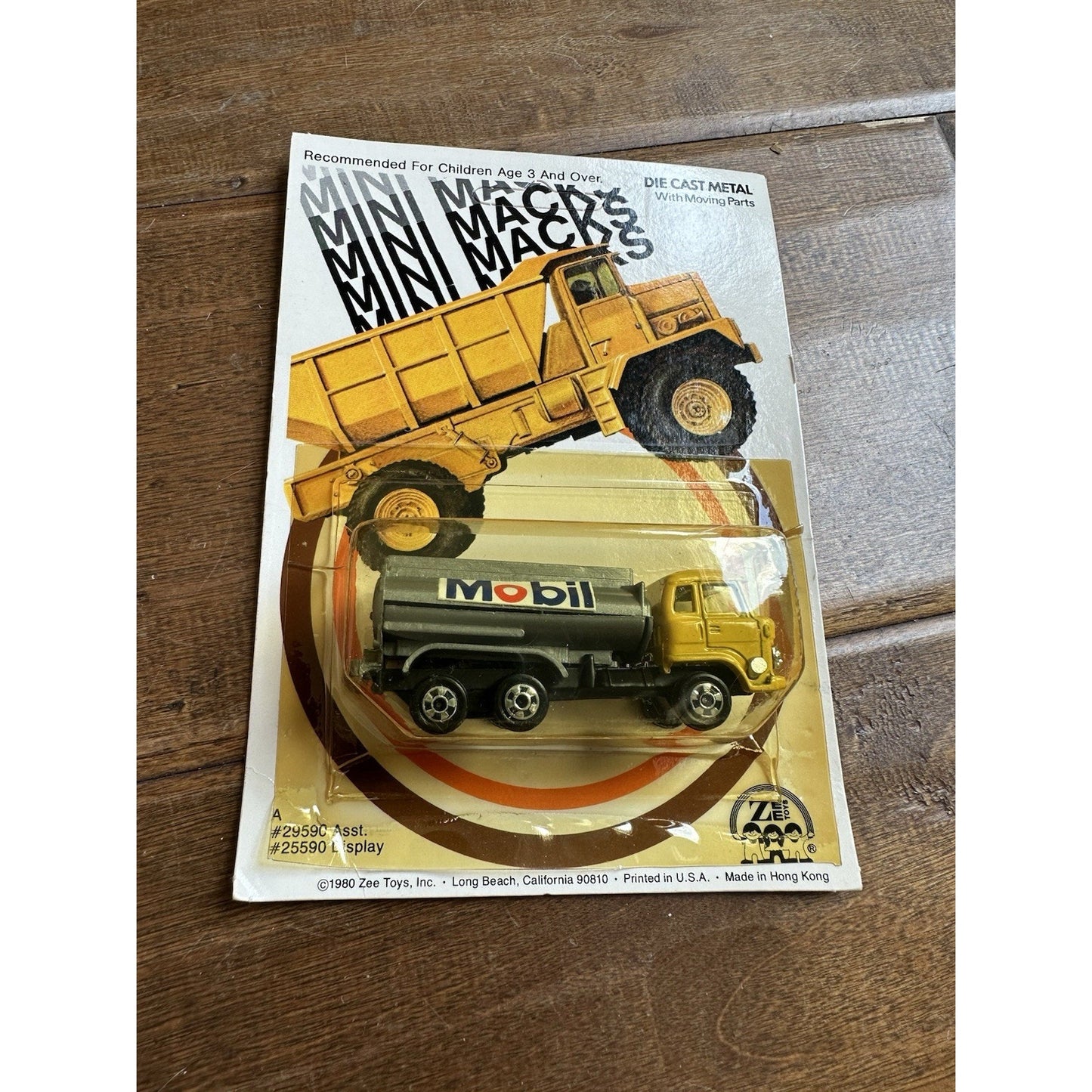 VINTAGE *NEW* 1970's Zee Mini Macks Die Cast Metal Yellow Mobil Tanker Truck