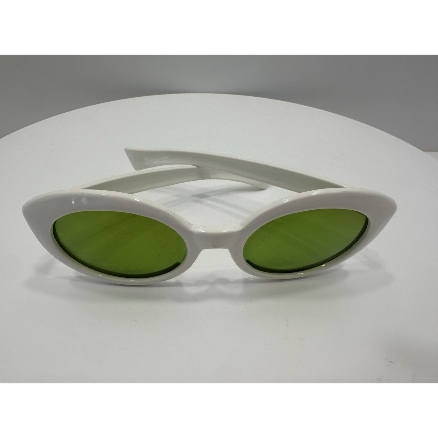 VINTAGE *NEW* 1970's Glam Unisex Sunglasses White Oval Frame