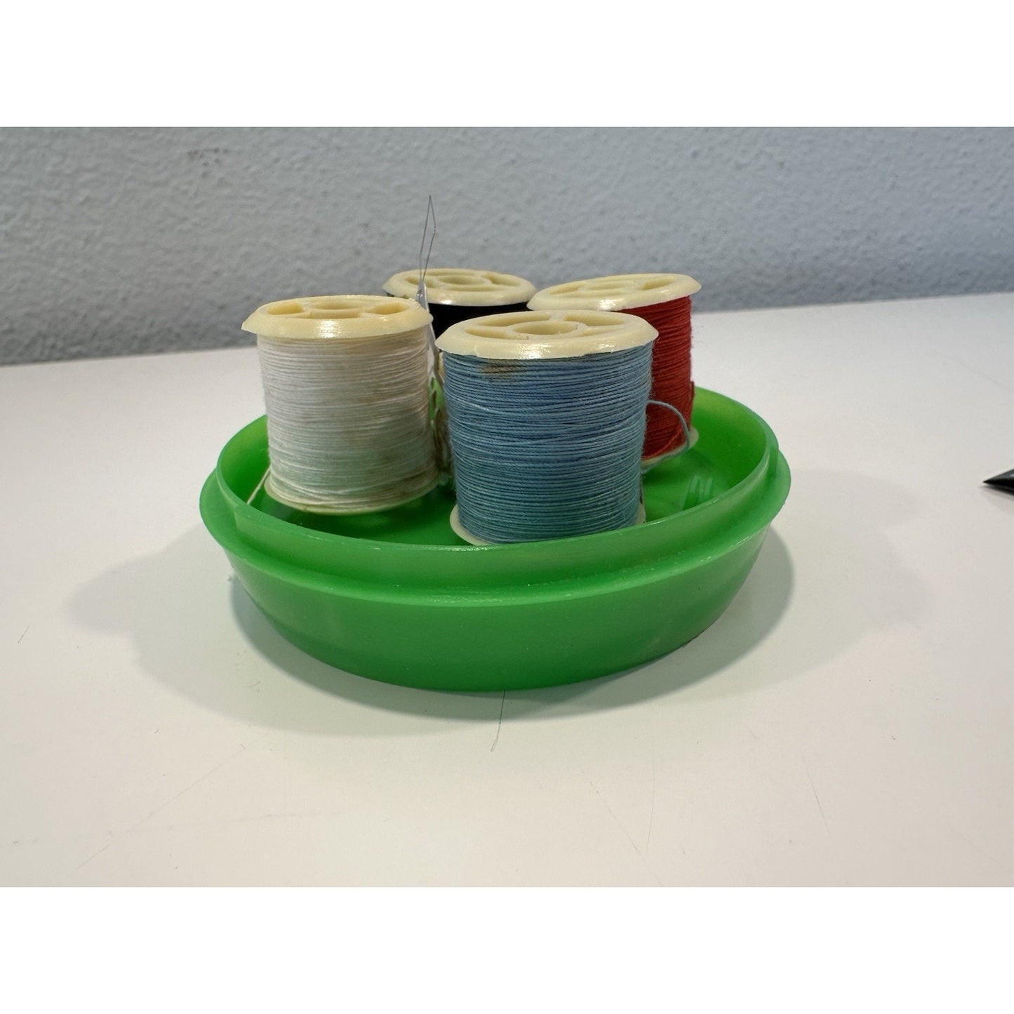VINTAGE *NEW* Travel/Mini Ball Mirror Sewing Kit 4 X Thread Rolls + Supplies
