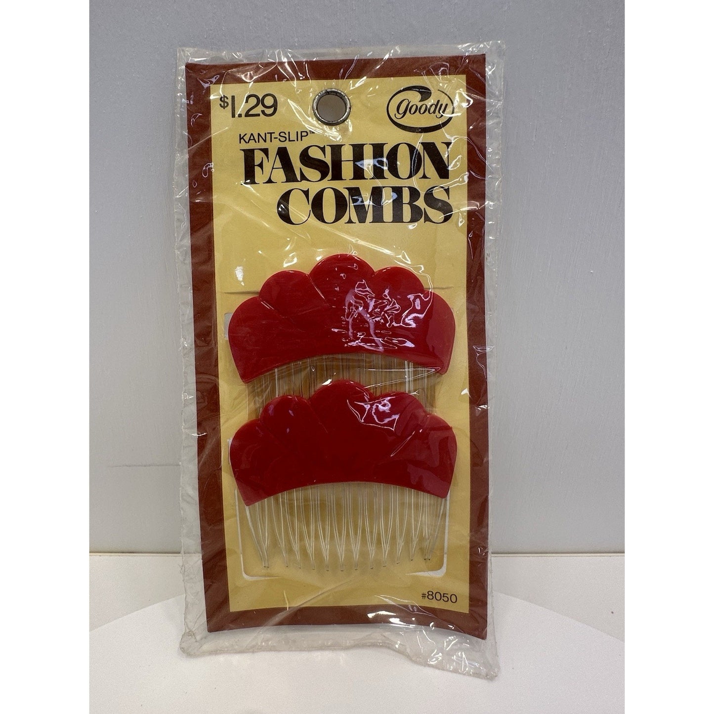 VINTAGE *NEW* 1975 Goody Kant-Slip Fashion Combs Scalloped Red USA #8050/2